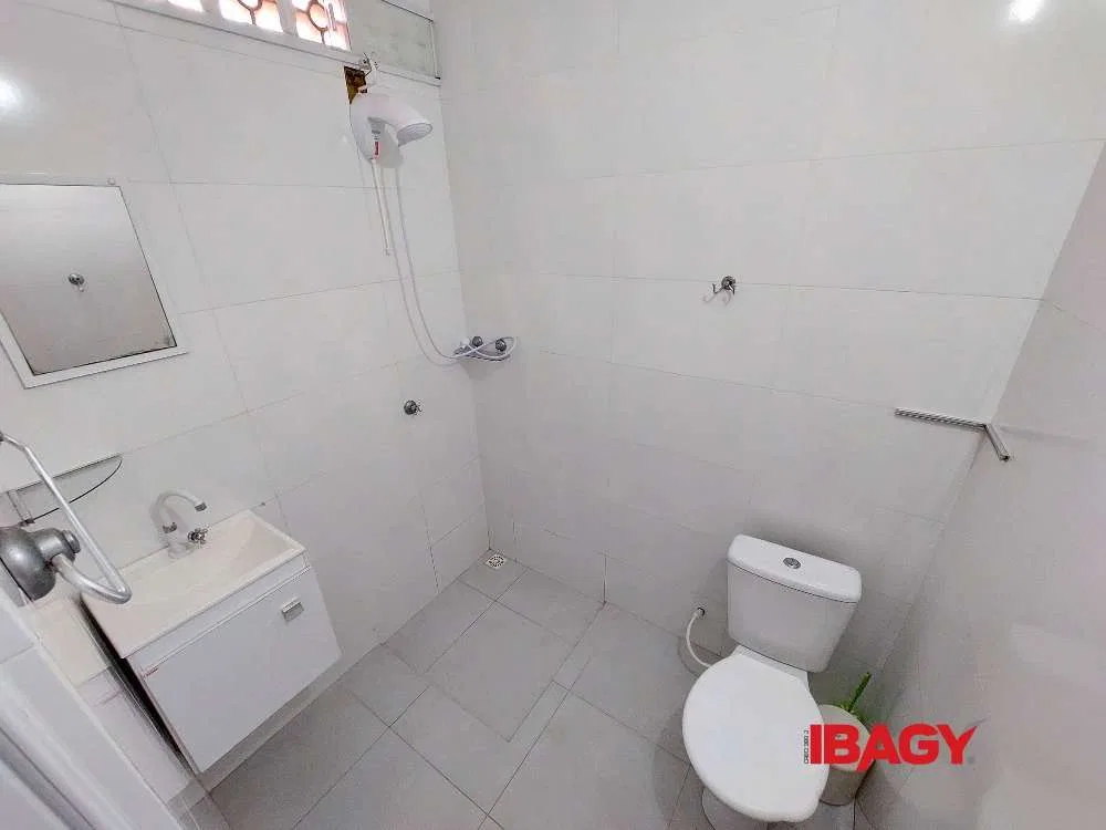 3-bedroom house with a washing machine in Florianópolis — photo 15