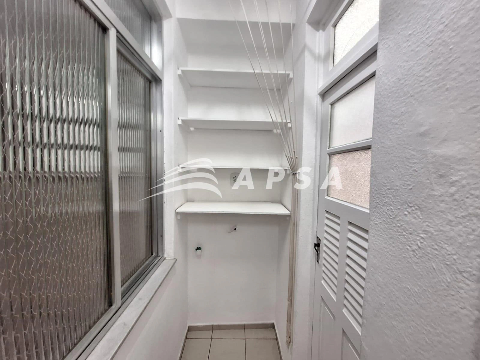 Wood or laminate floors in a 2-bedroom apartment, 62 m² — photo 5