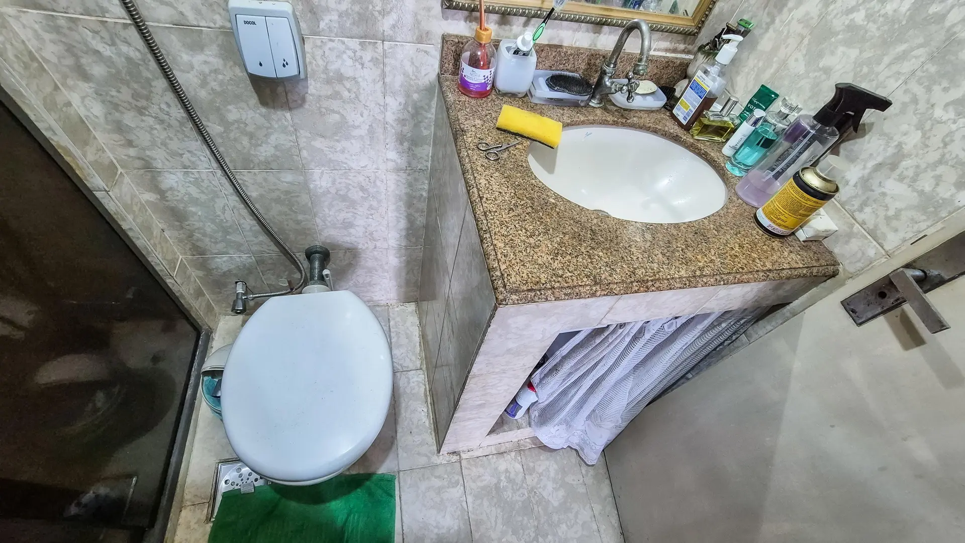 One-bedroom apartment with a washing machine — photo 13