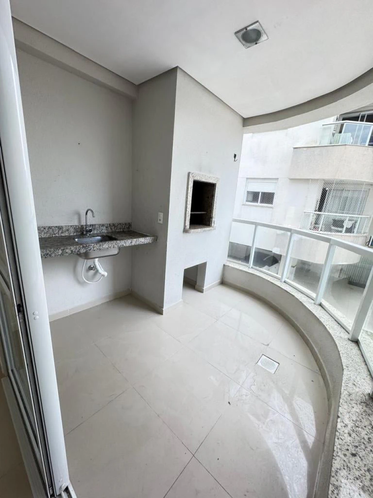 Walk-in closet in a 2-bedroom apartment, 65 m² — photo 11