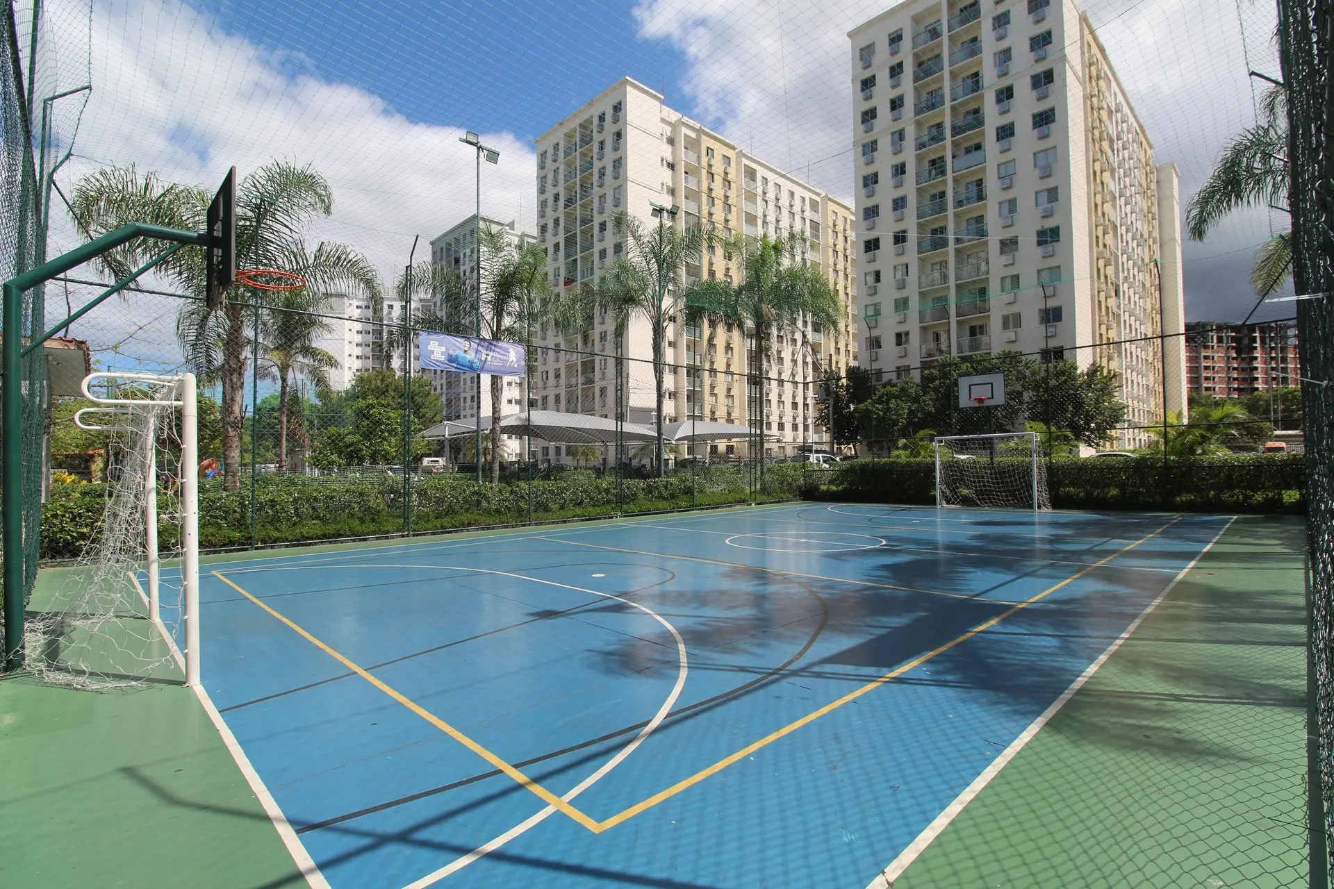 Furnished 2-bedroom apartment with a balcony — photo 35