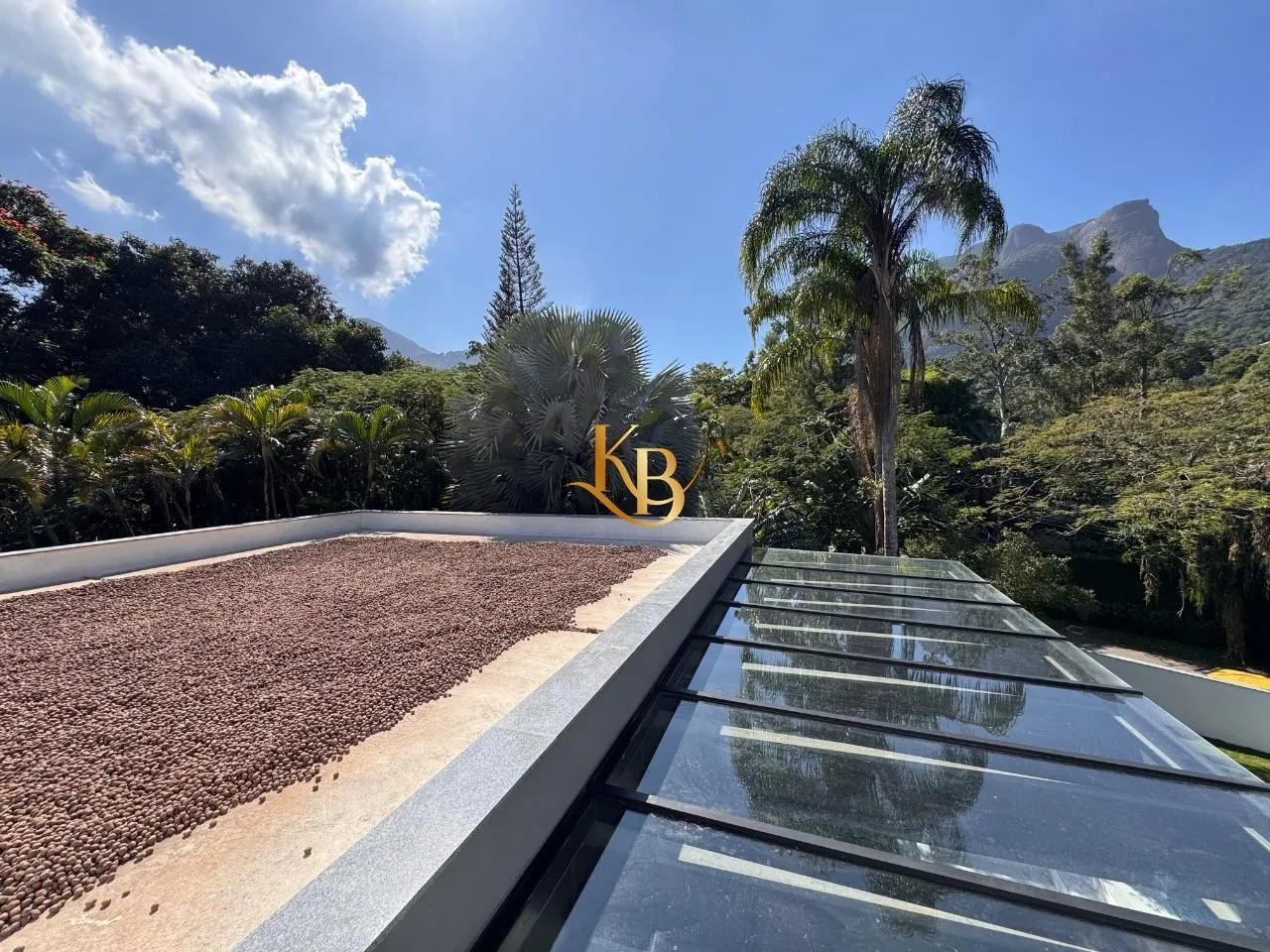Casa com 5 quartos e área de piscina ao ar livre — photo 46