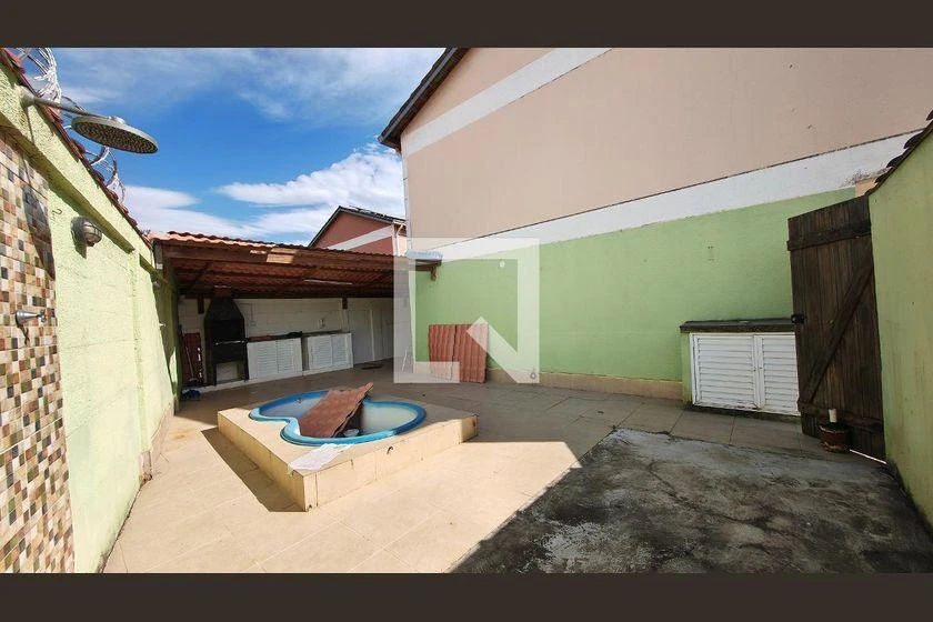 3-bedroom house, 1 with its own bathroom, 140 m²