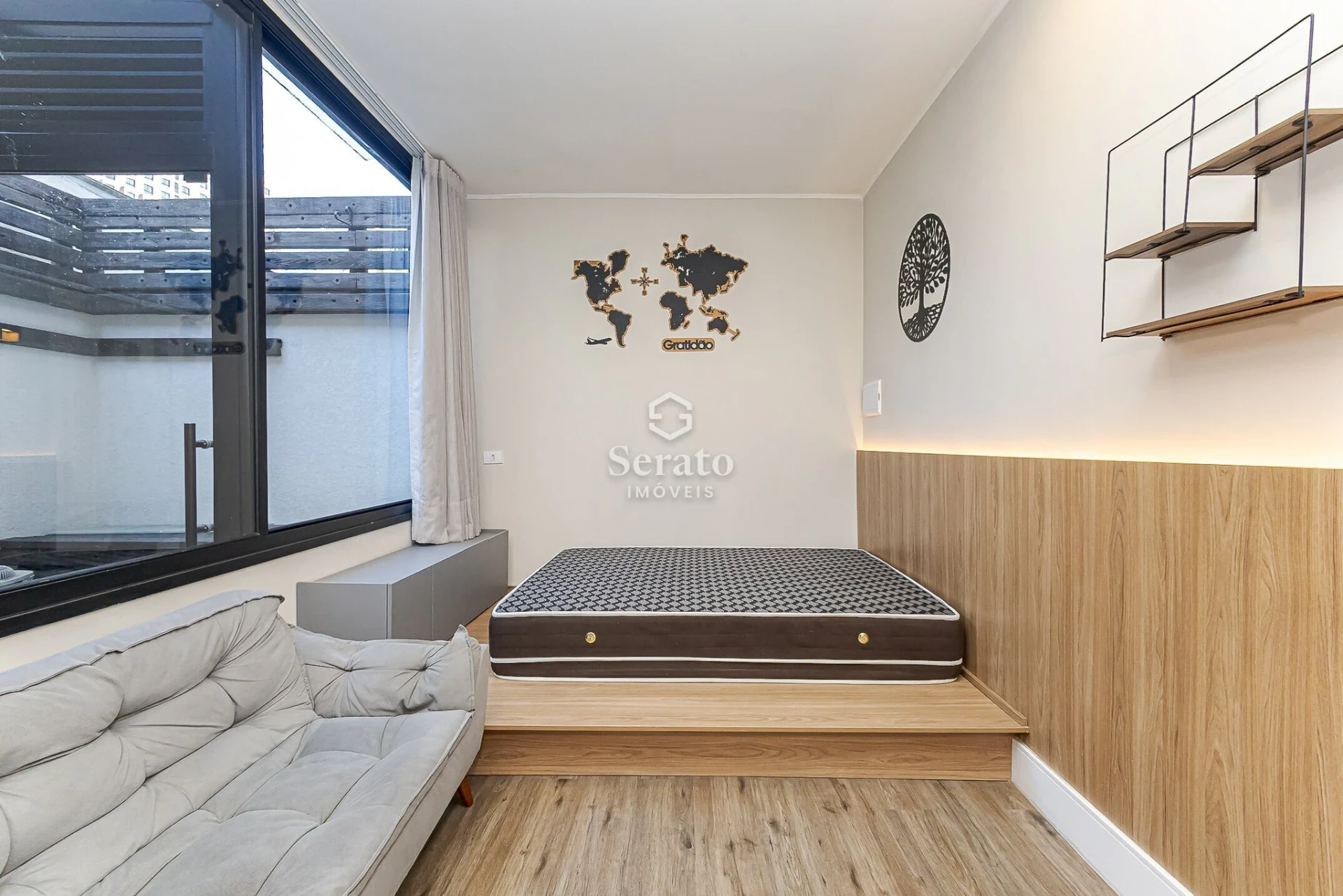 Walk-in closet in a one-bedroom apartment, 33 m² — photo 7