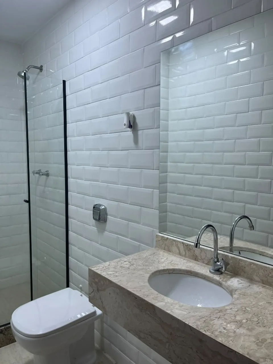3-bedroom apartment with a mountain view in Rio de Janeiro — photo 18