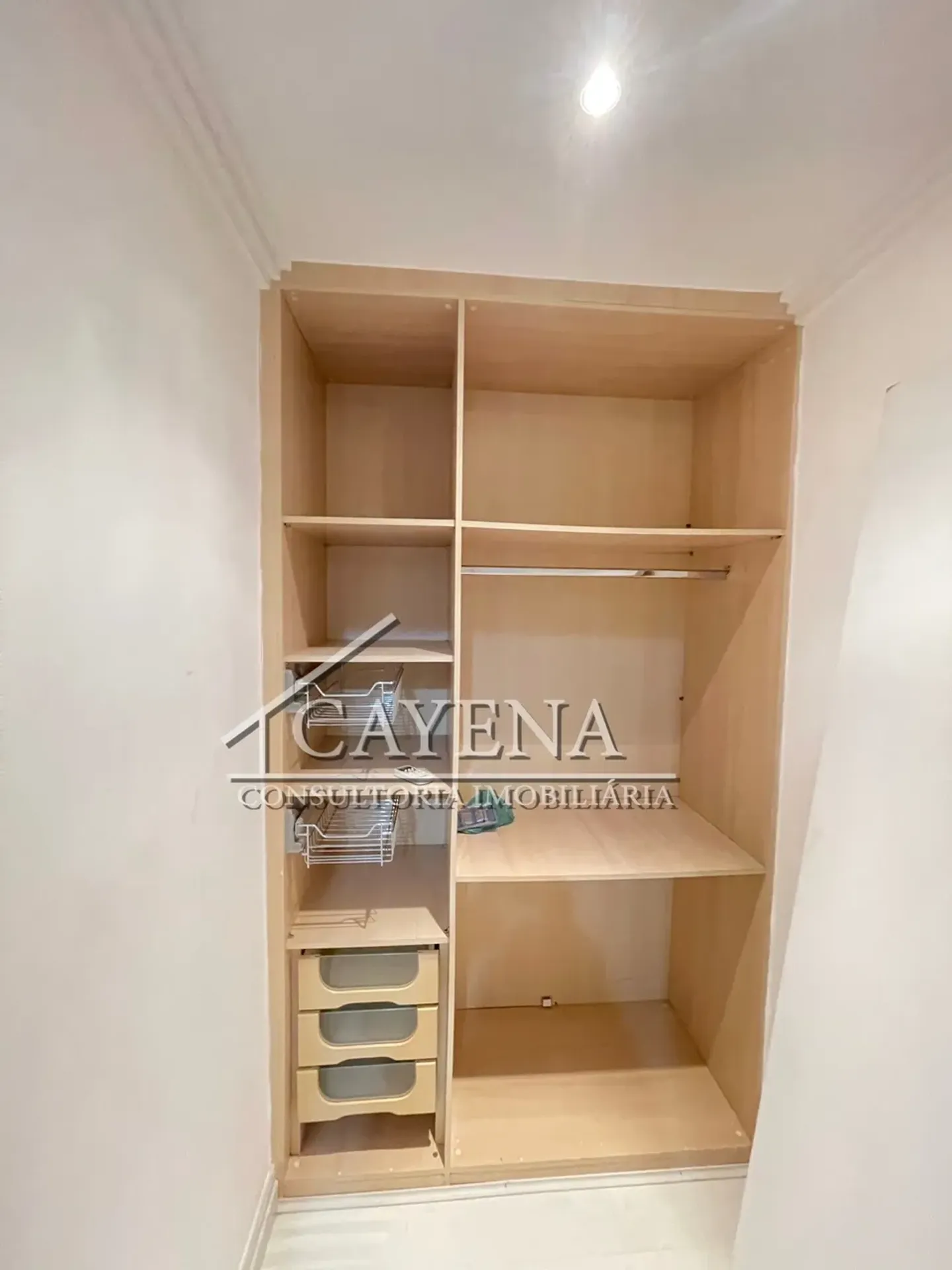 4 quartos e banheira: casa de 650 m² — photo 45