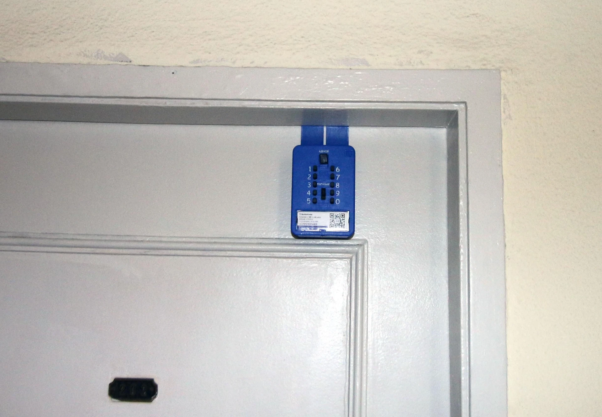 2-bedroom apartment in a building with a gym — photo 3