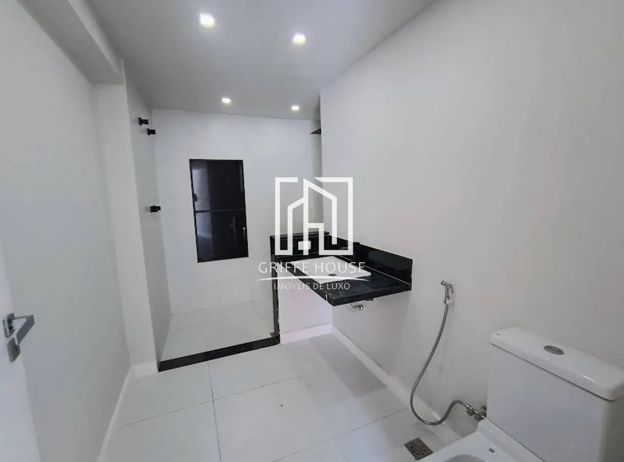 House with 5 bedrooms and 5 bathrooms, open-plan kitchen — photo 19