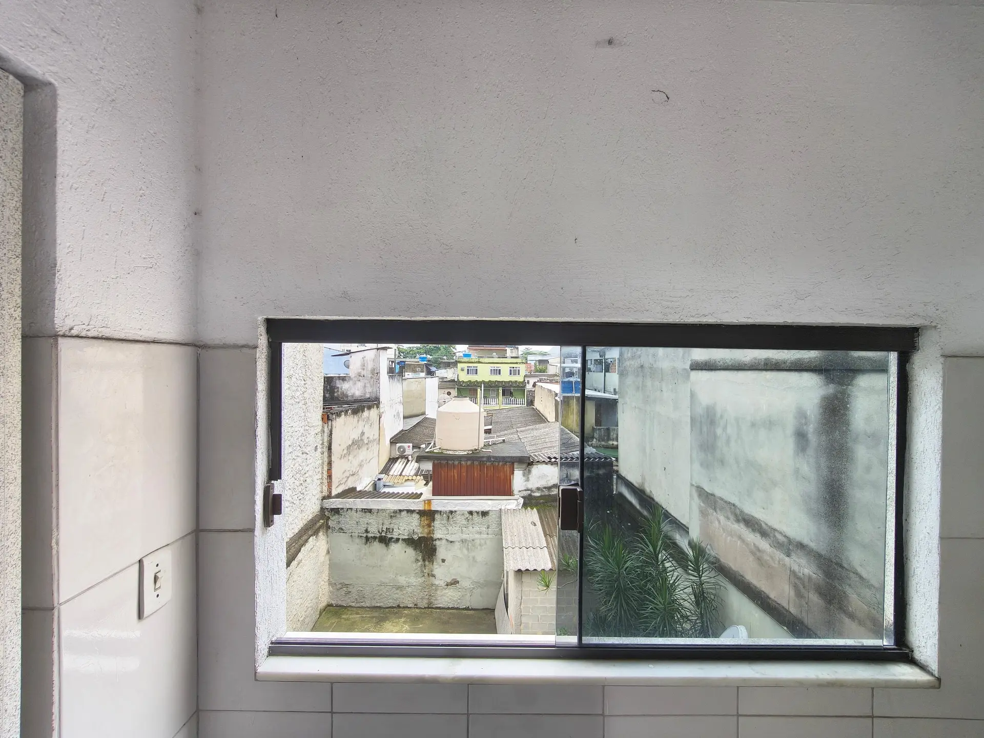 2-bedroom house with floor-to-ceiling windows — photo 27