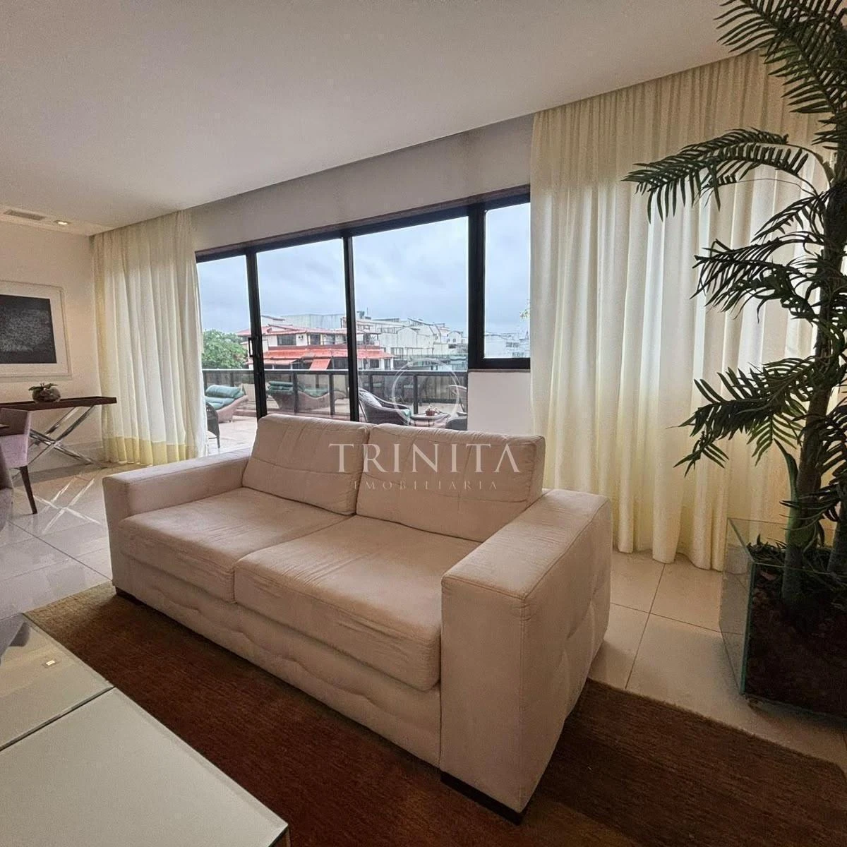 Furnished apartment with 4 en-suite bedrooms and balcony — photo 27