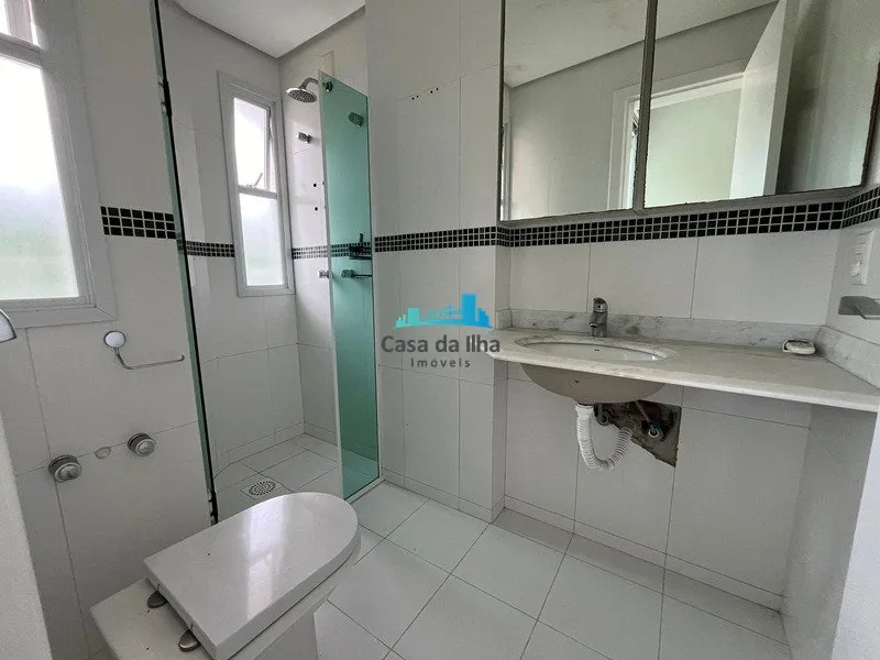 Квартира з 3 спальнями з власною ванною і 216 м² — photo 26