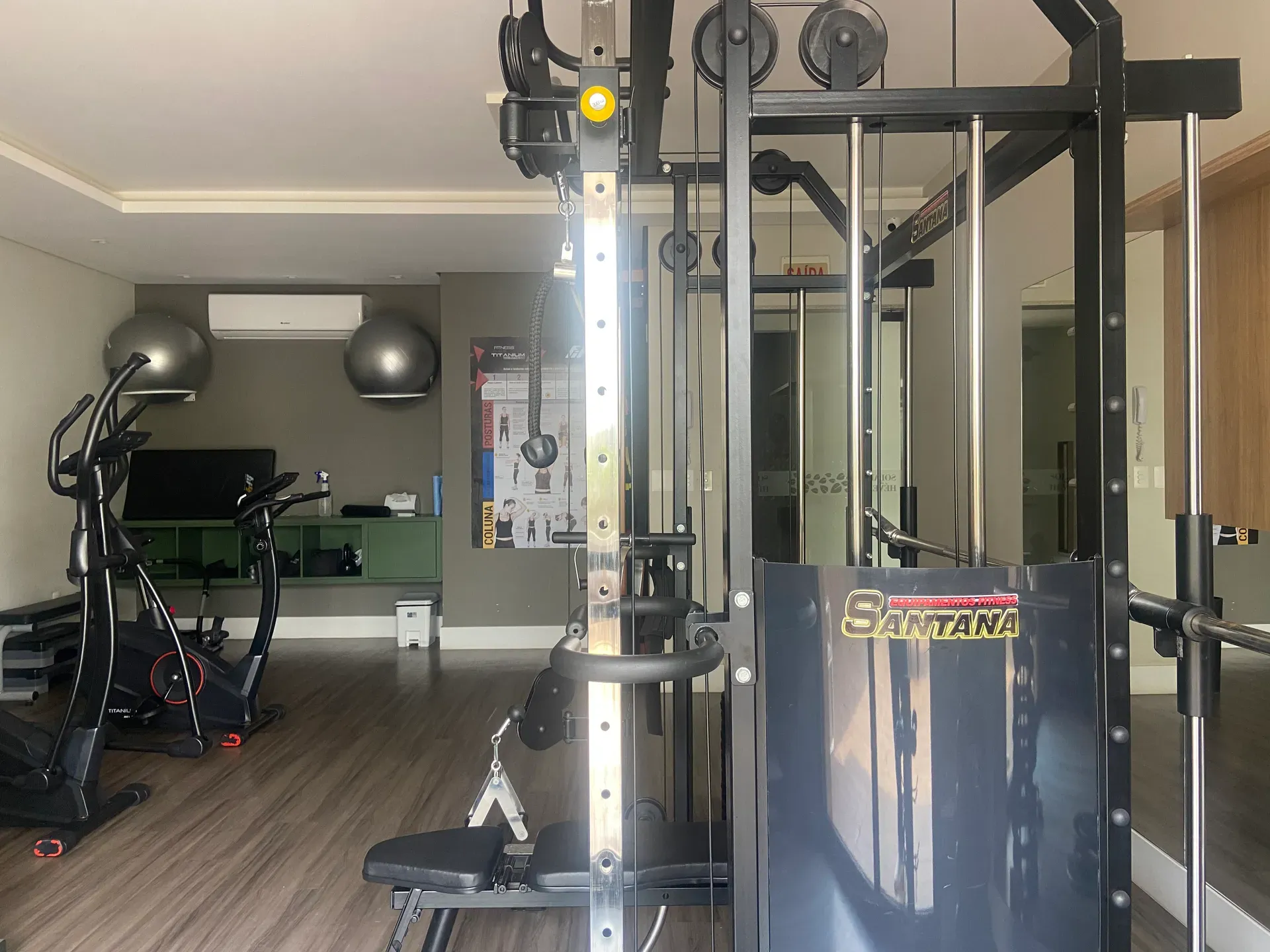 2-bedroom apartment in a building with a gym — photo 26