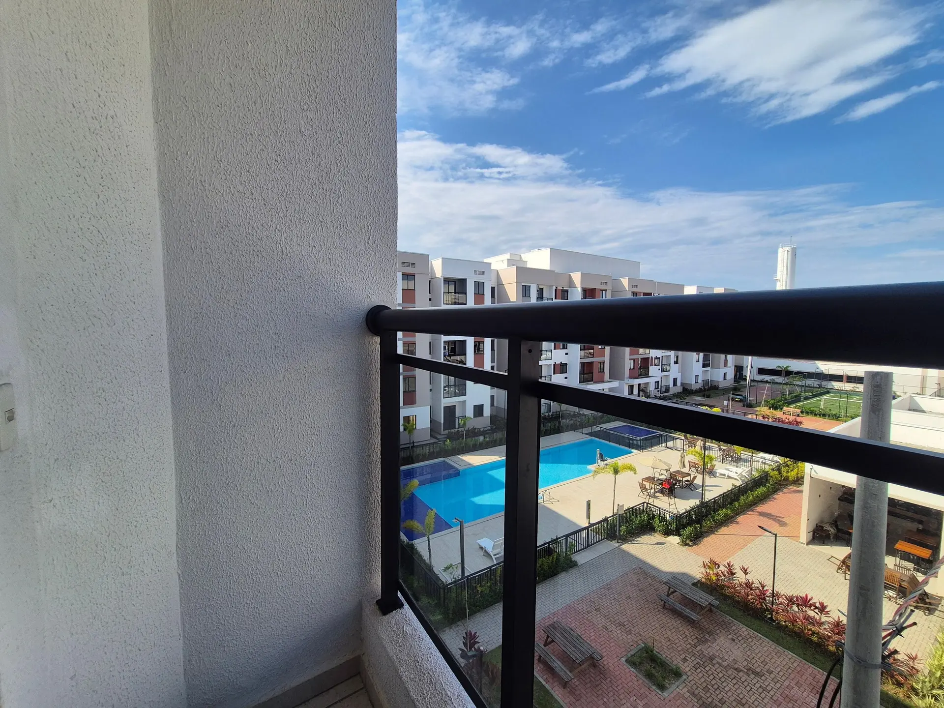 Apartamento mobiliado de 2 quartos em condomínio com piscina — photo 13