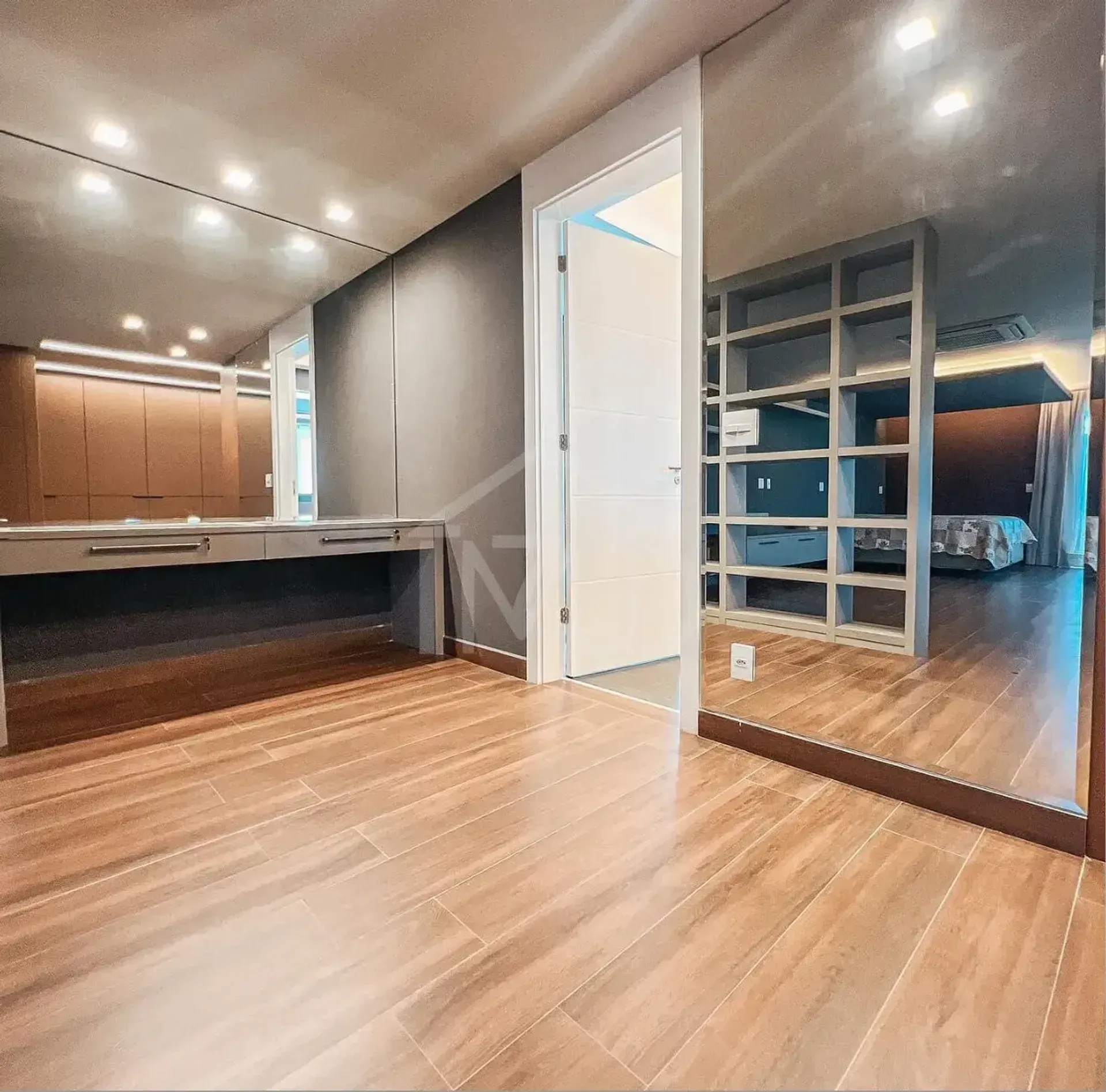 Casa com 5 quartos e 750 m² com área de piscina — photo 12