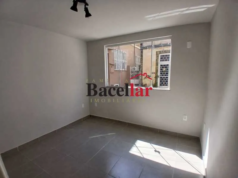 Rental apartment with 2 bedrooms and glass shower enclosure — photo 6