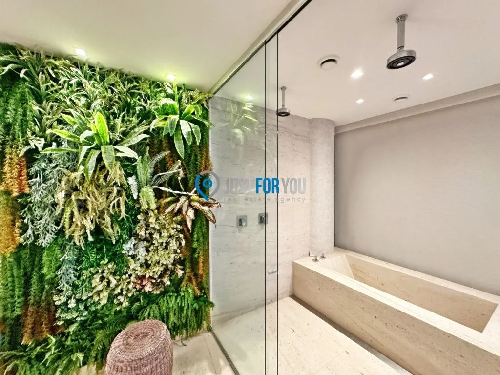 Furnished 1-bedroom apartment with an open-plan kitchen — photo 24
