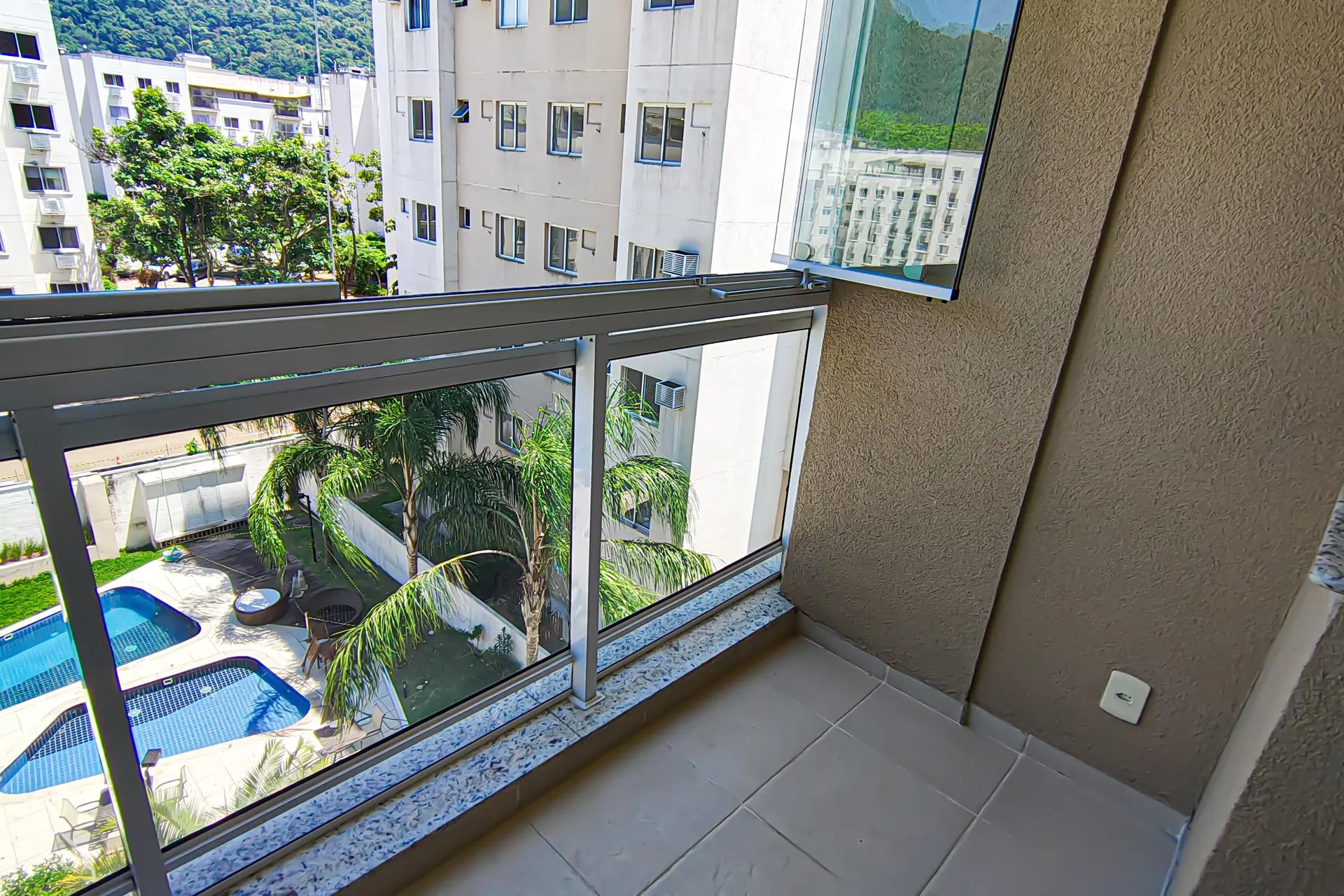Unfurnished 2-bedroom apartment with en-suite bathrooms — photo 11