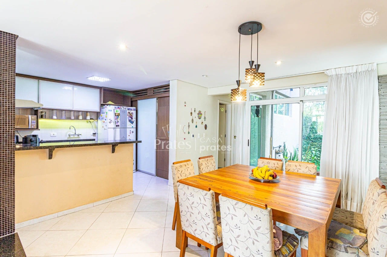 Closed-condo house with 4 bedrooms and 306 m² — photo 2