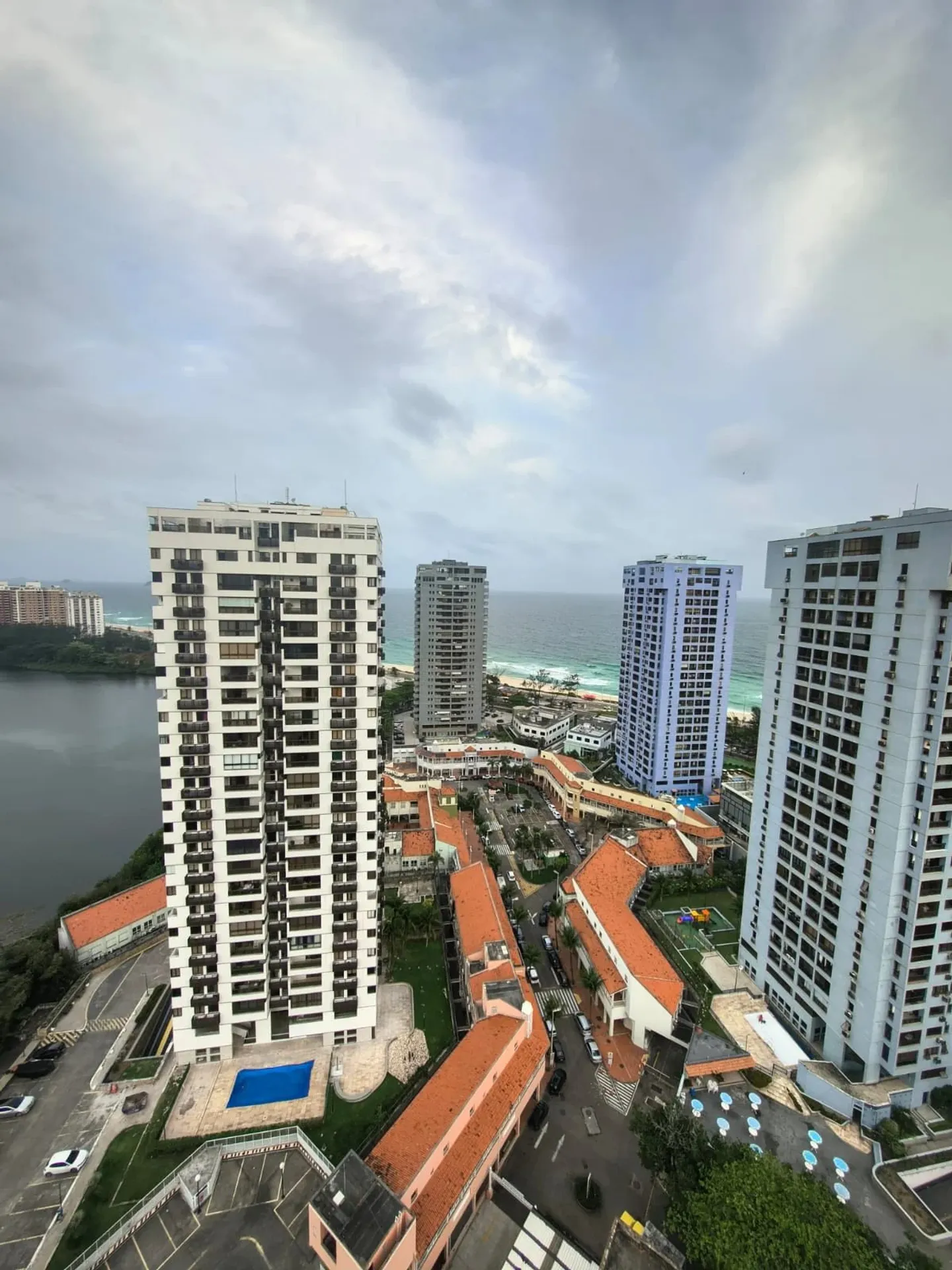 3-bedroom apartment with 3 bathrooms and glass balcony — photo 32