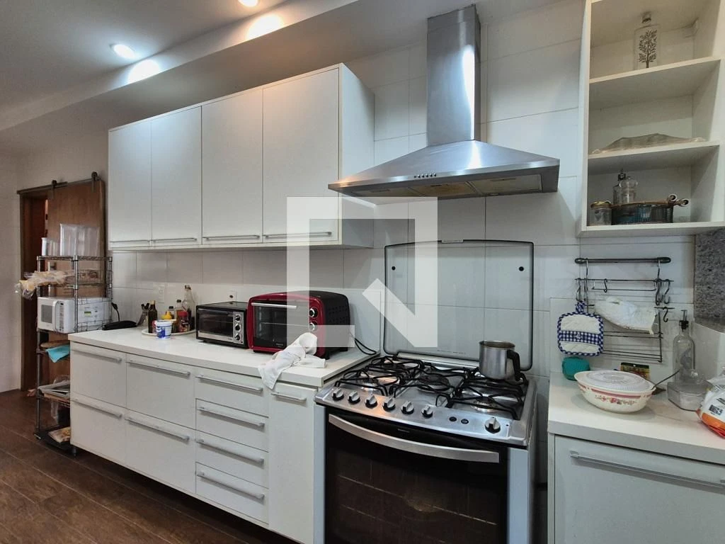 Furnished apartment with 5 en-suite bedrooms and terrace — photo 32