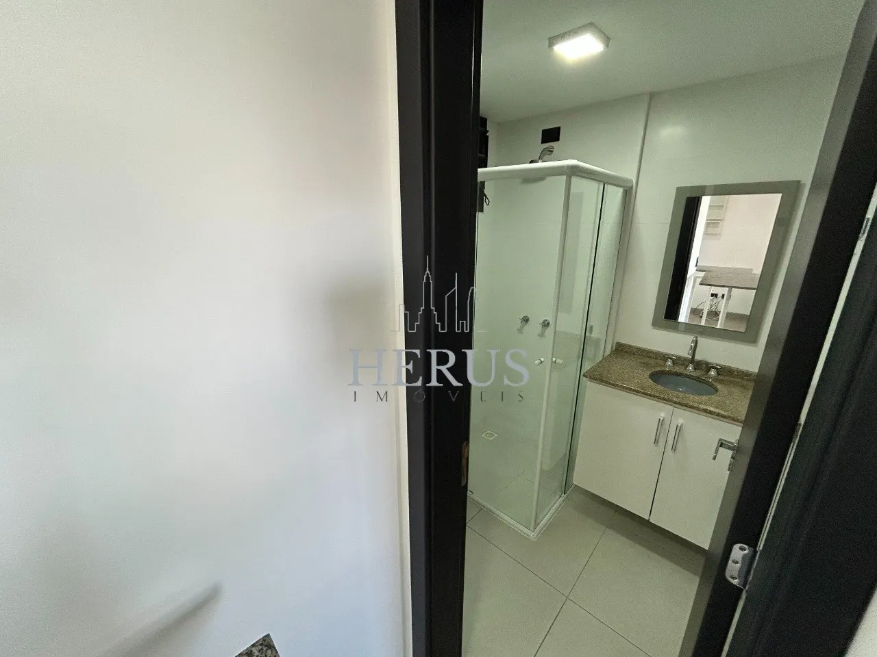 1-bedroom apartment with open-plan kitchen and 42 m² — photo 7