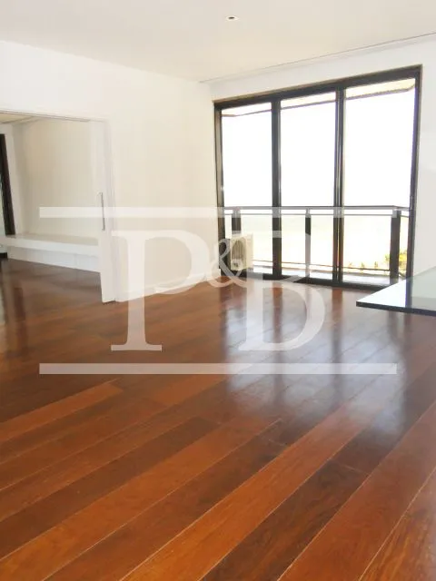 4-bedroom apartment with balcony and floor-to-ceiling windows — photo 10