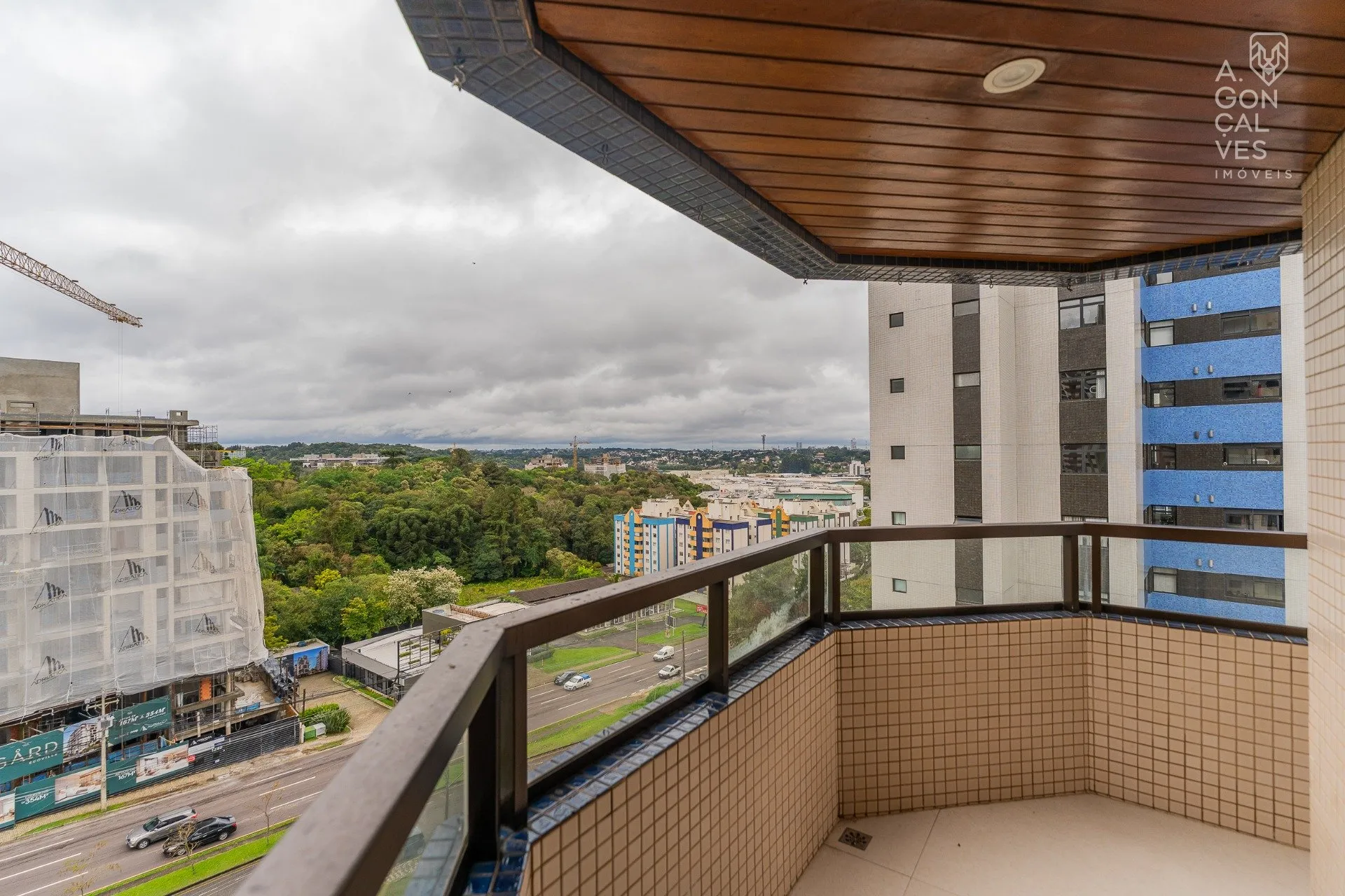 Apartment, 161 m², with floor-to-ceiling windows