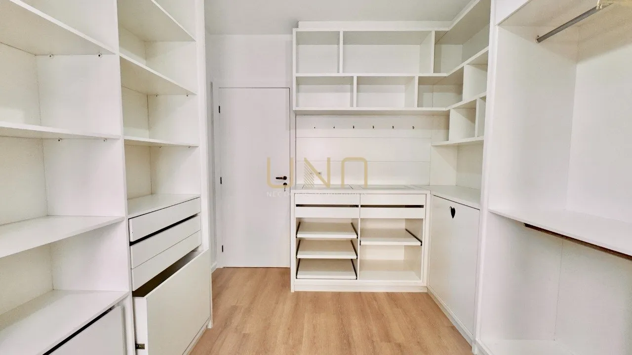 Vestidor y 2 dormitorios: departamento de 77 m² — photo 25