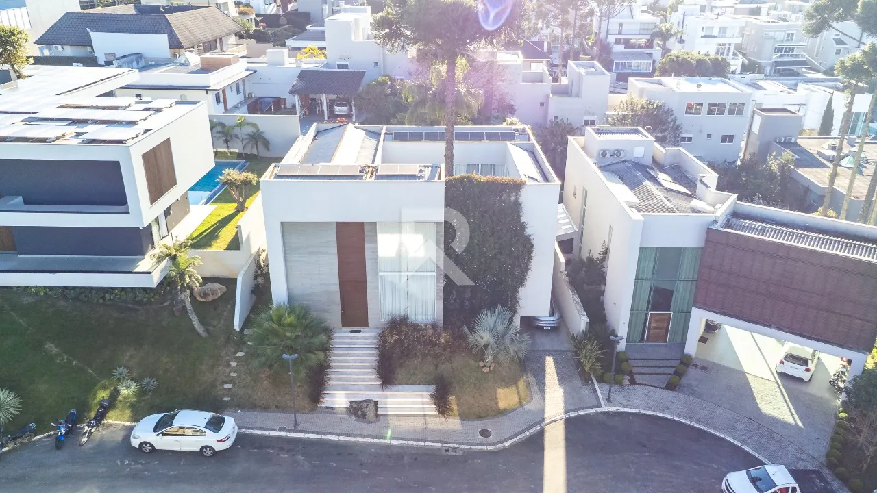 House with open-plan kitchen and 400 m², 4 bedrooms — photo 41