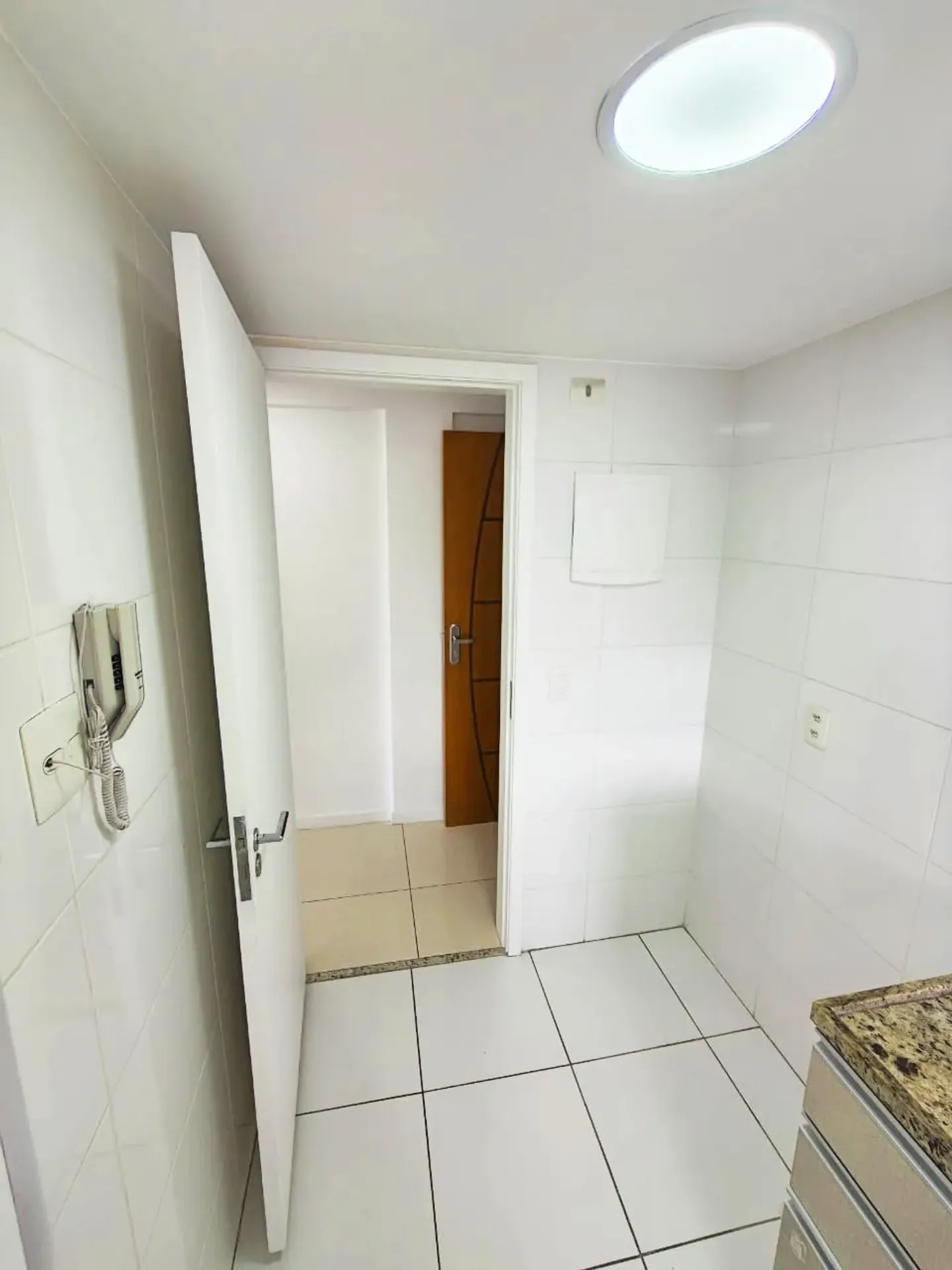 2-bedroom apartment with balcony, closed kitchen — photo 12