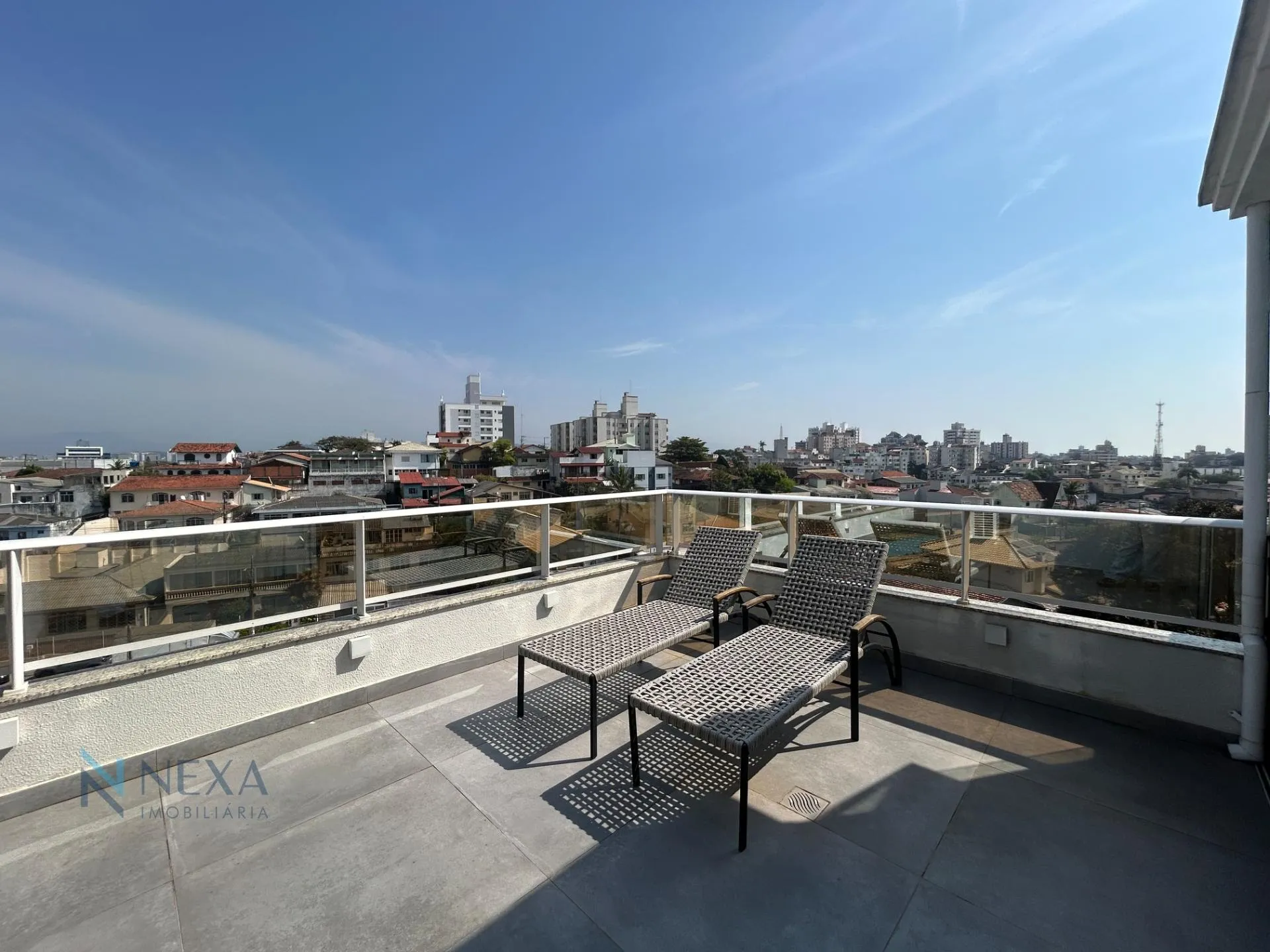 Furnished apartment with 2 en-suites and 152 m² — photo 41