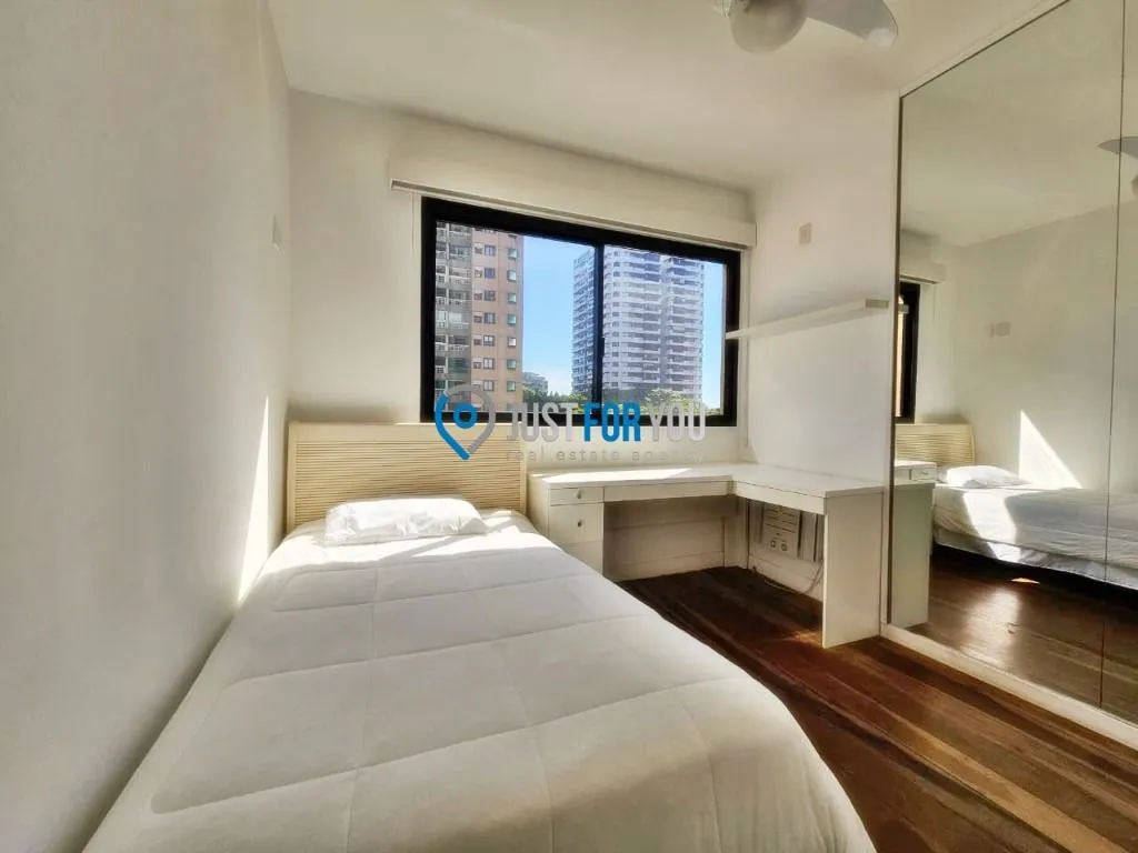 Furnished apartment with 4 bedrooms and 144 m² — photo 18