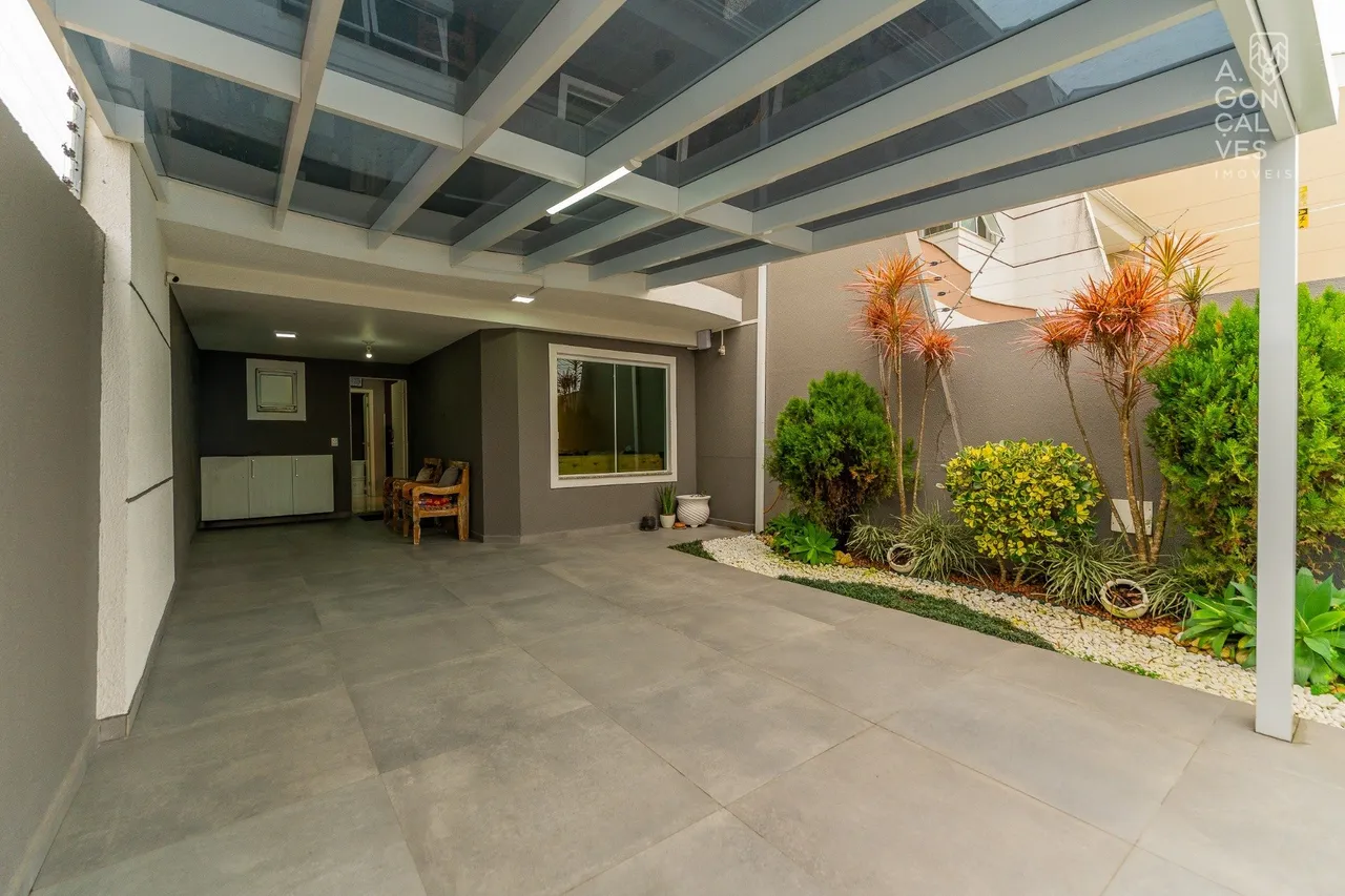 House with 3 bedrooms and a closed kitchen with gas stove — photo 16