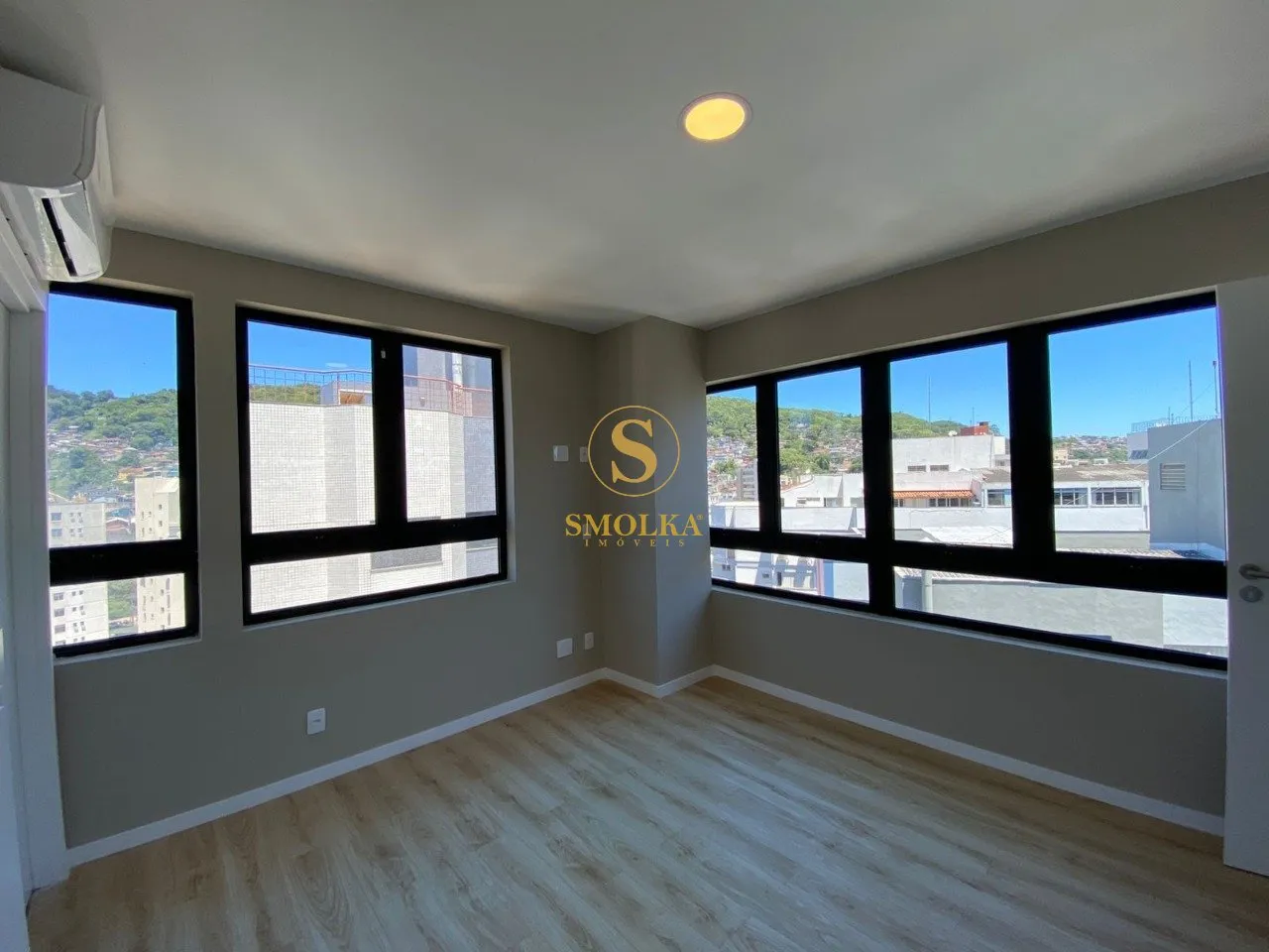 Apartamento de 54 m² con 1 suite y balcón de vidrio — photo 3