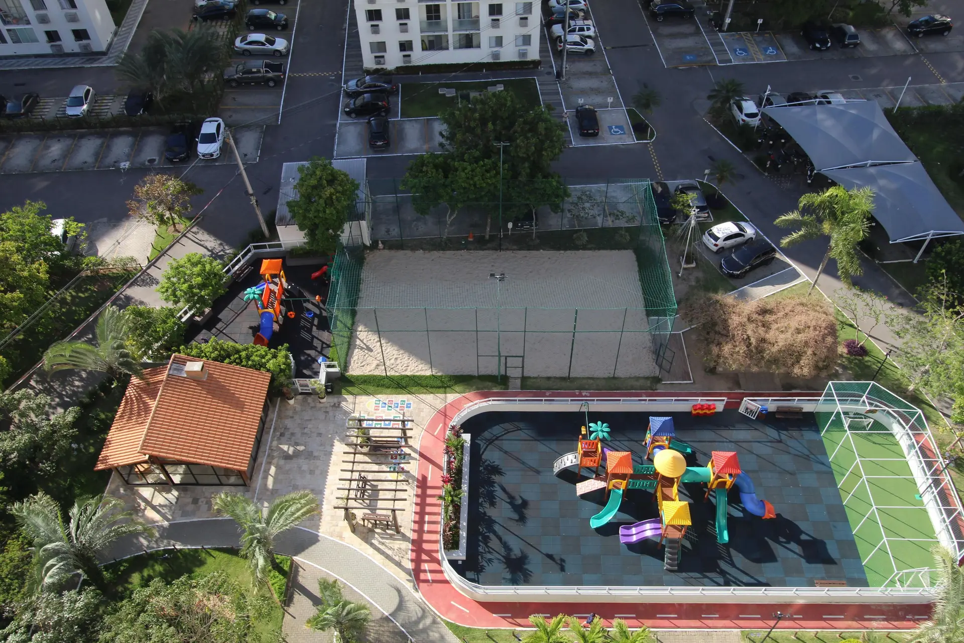 Furnished 2-bedroom apartment with a balcony — photo 29