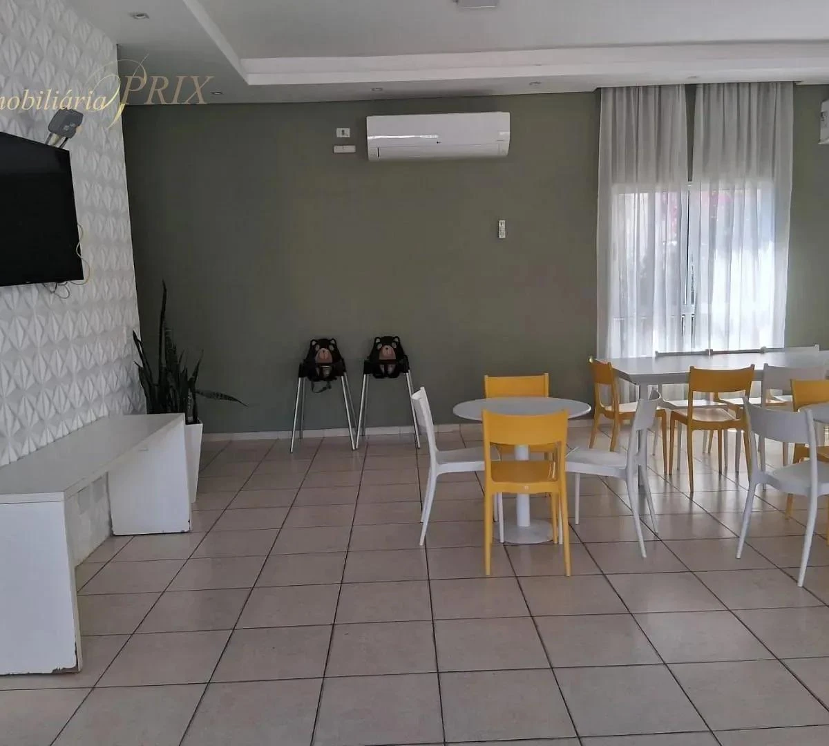 3-bedroom apartment with a glass-enclosed balcony — photo 48