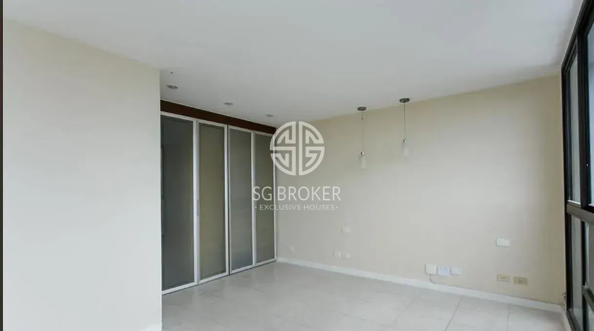 Apartment with 3 bedrooms and 5 bathrooms, with a balcony — photo 22