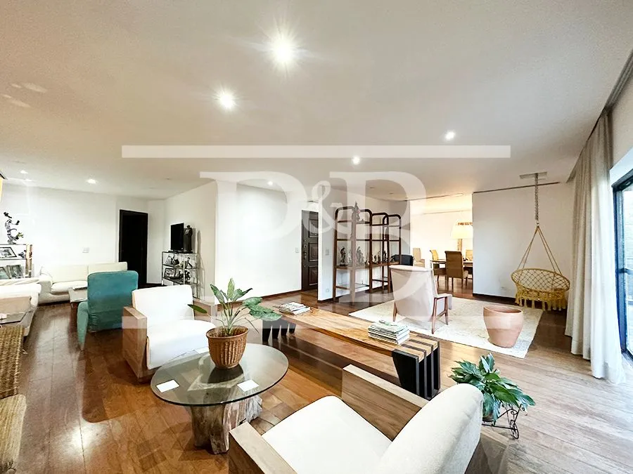4-bedroom apartment with 250 m² and glassed-in balcony — photo 14