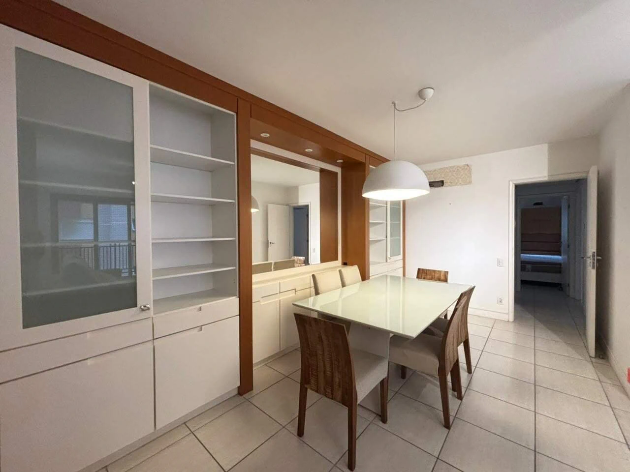 Furnished apartment, 122 m², with a glass-enclosed balcony — photo 8
