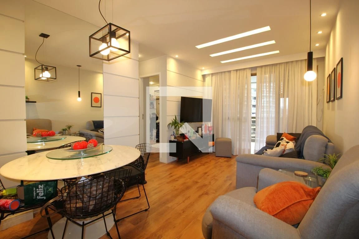 Apartamento mobiliado com cozinha aberta e fogão a gás