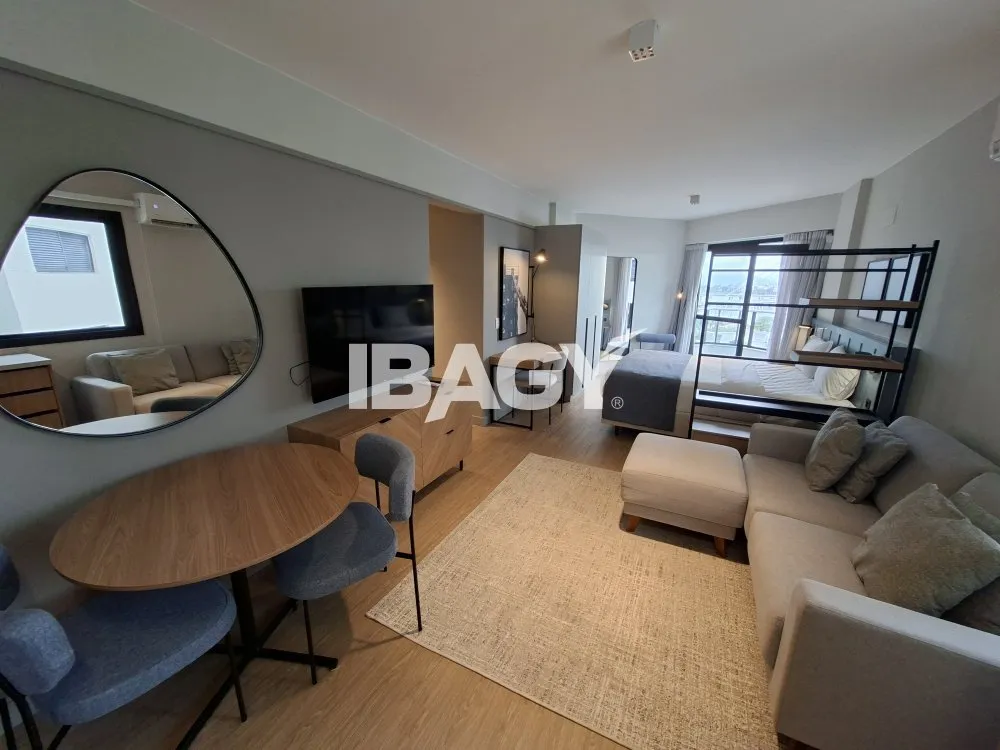 Studio with a glassed-in balcony and open-plan kitchen — photo 39