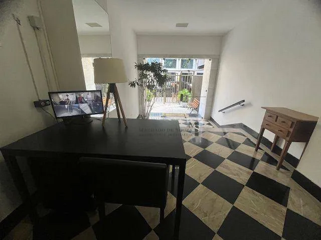 Wood or laminate floors in a 2-bedroom apartment, 98 m² — photo 20