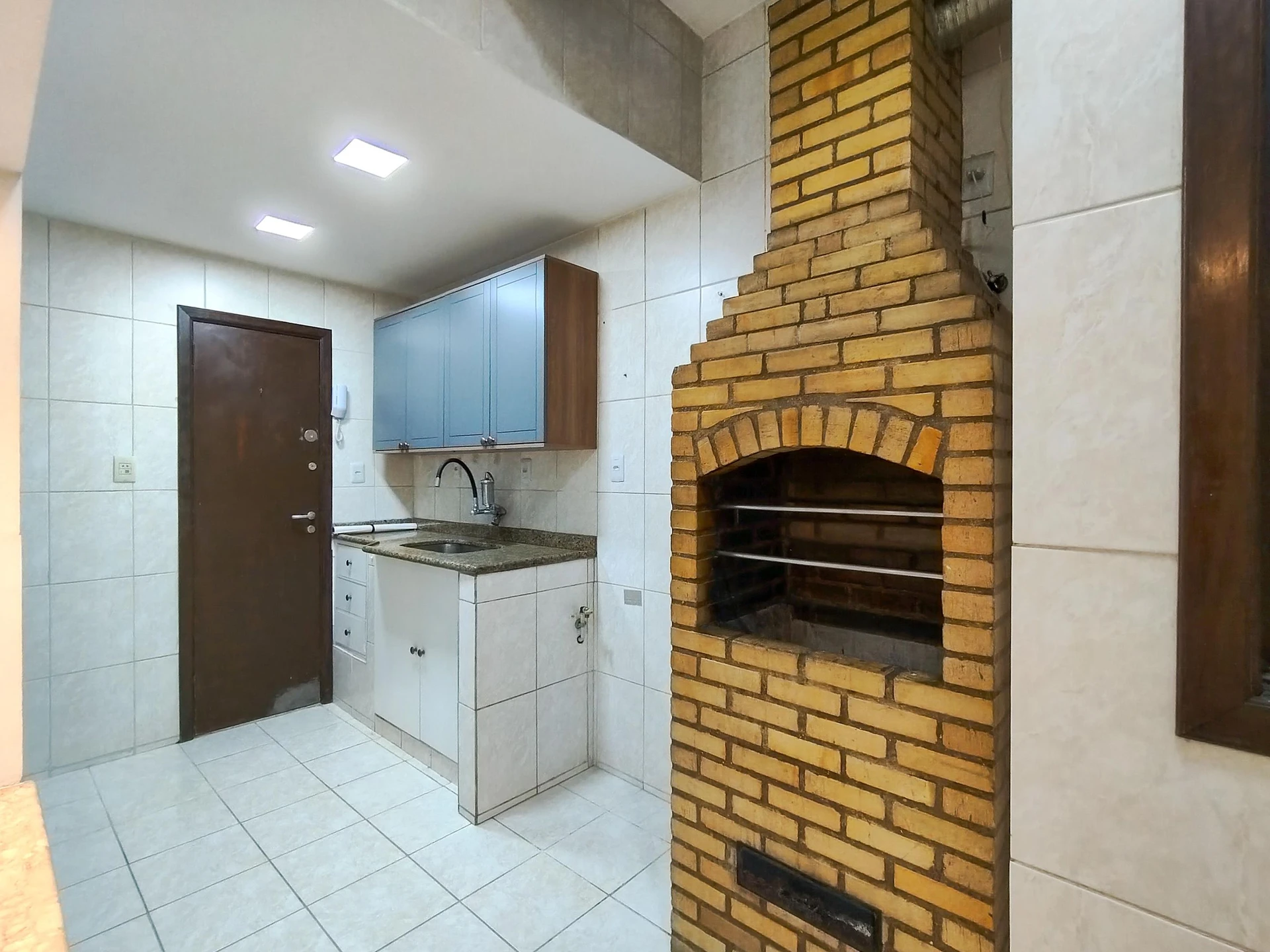 Квартира с 3 спальнями и грилем на балконе — photo 8