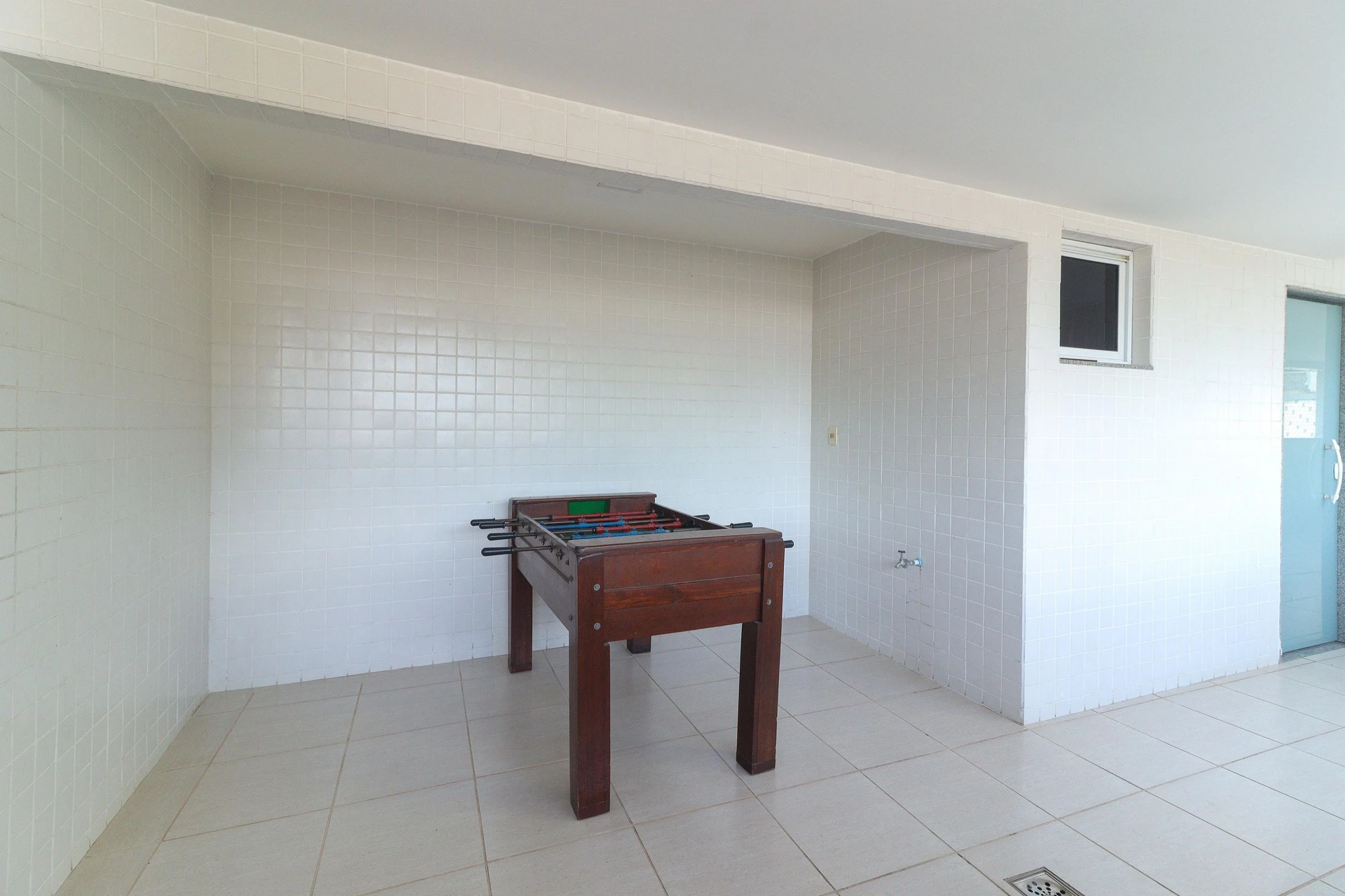 105 m² apartment with a home office and a washing machine — photo 56