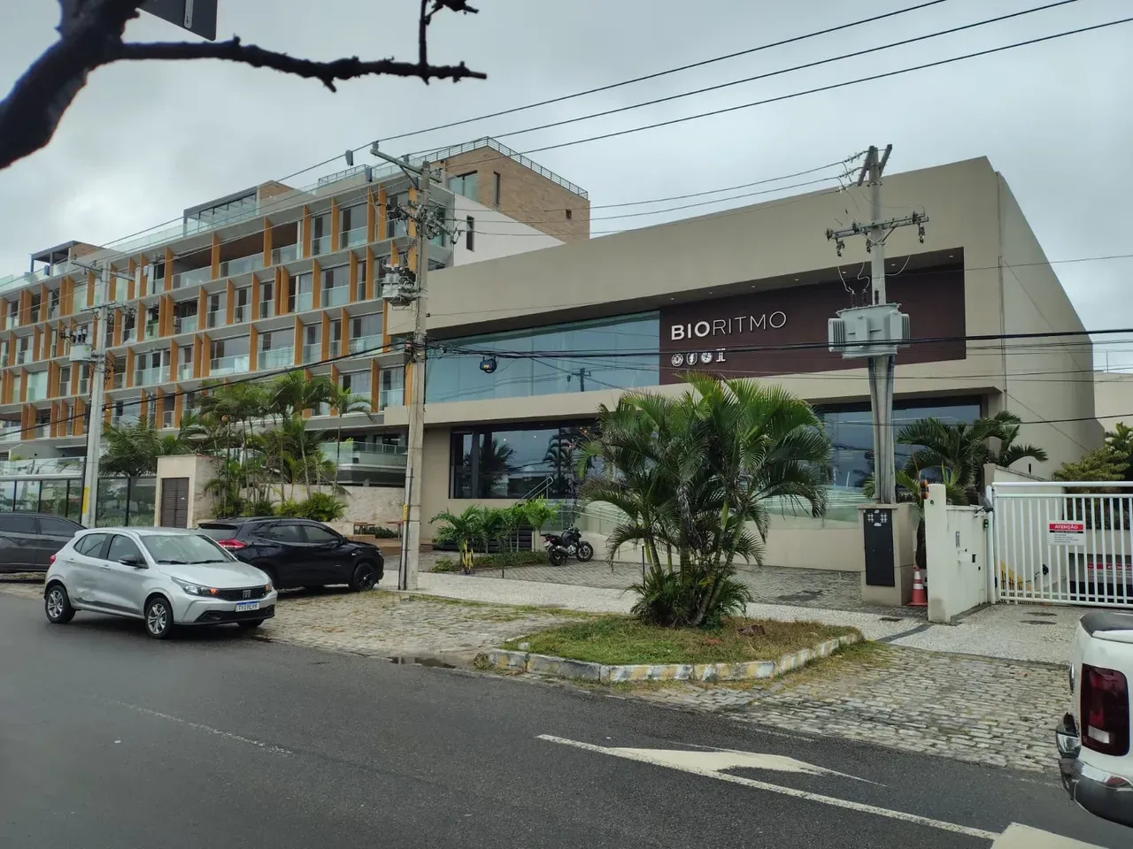 Apartamento com 3 quartos e varanda, pisos de cerâmica — photo 4