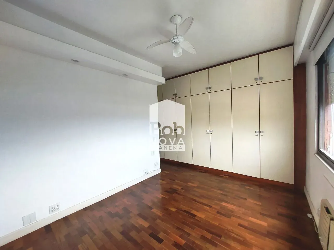 Unfurnished 161 m² apartment with a closed kitchen — photo 12