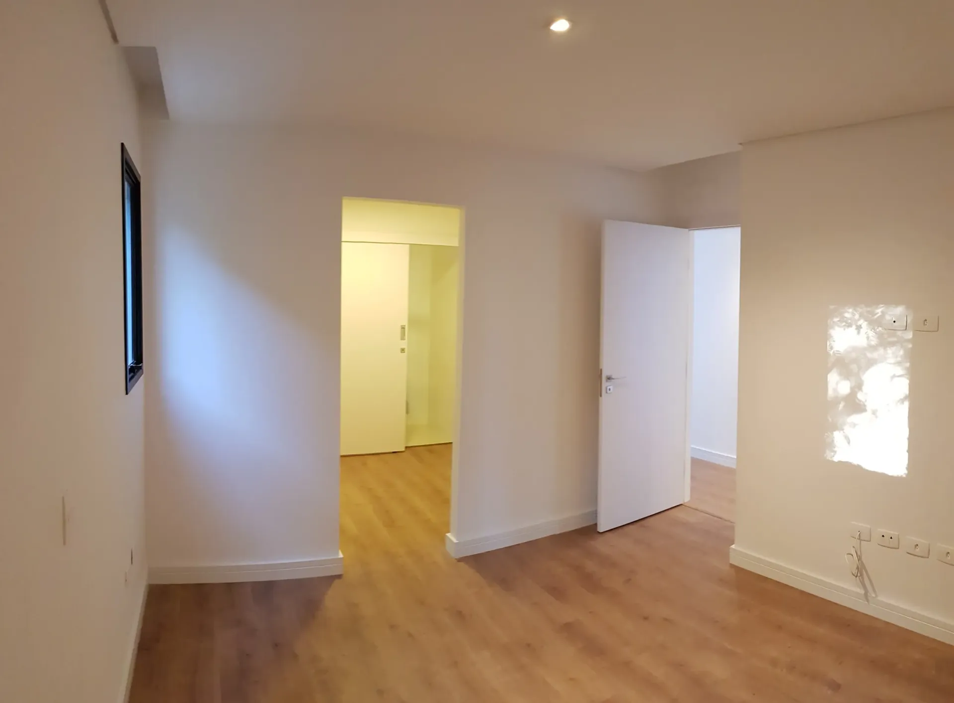 Unfurnished 260 m² house with 3 bedrooms and 2 parking — photo 7