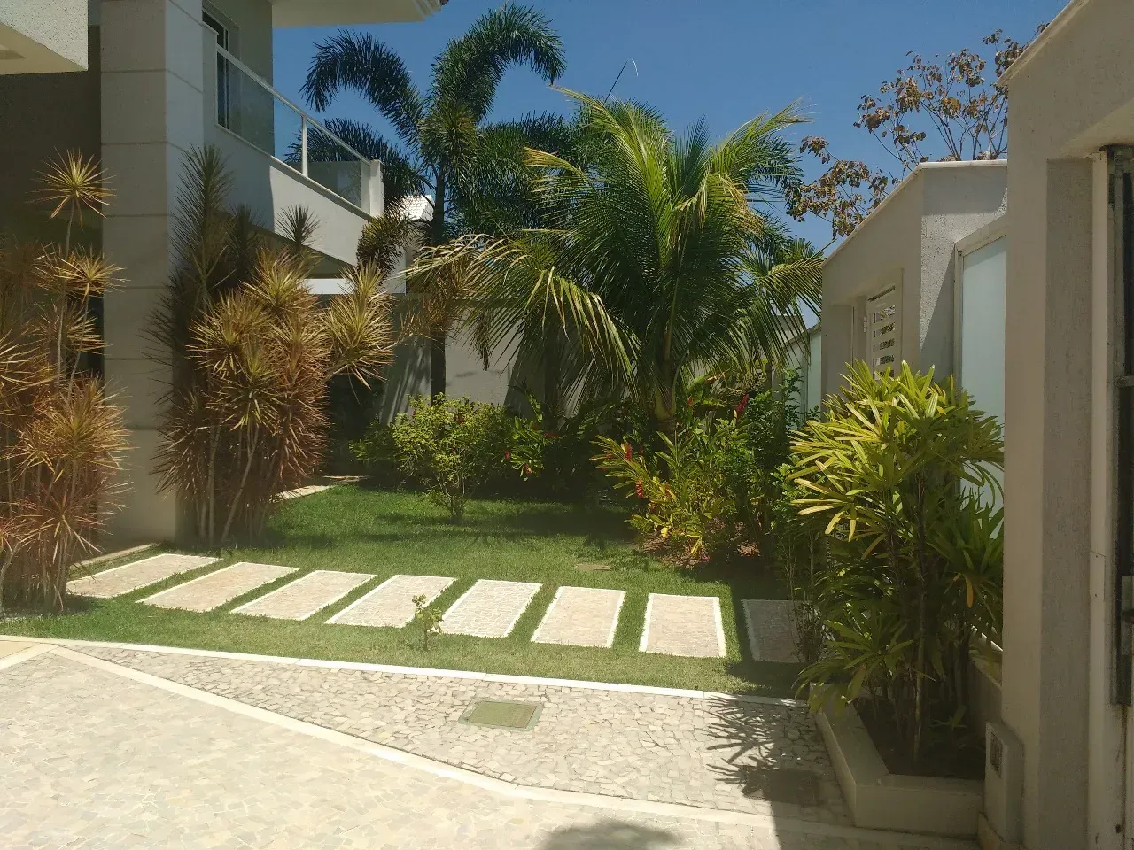 Furnished 5-bedroom house with 3 bathrooms and open-plan kitchen — photo 20