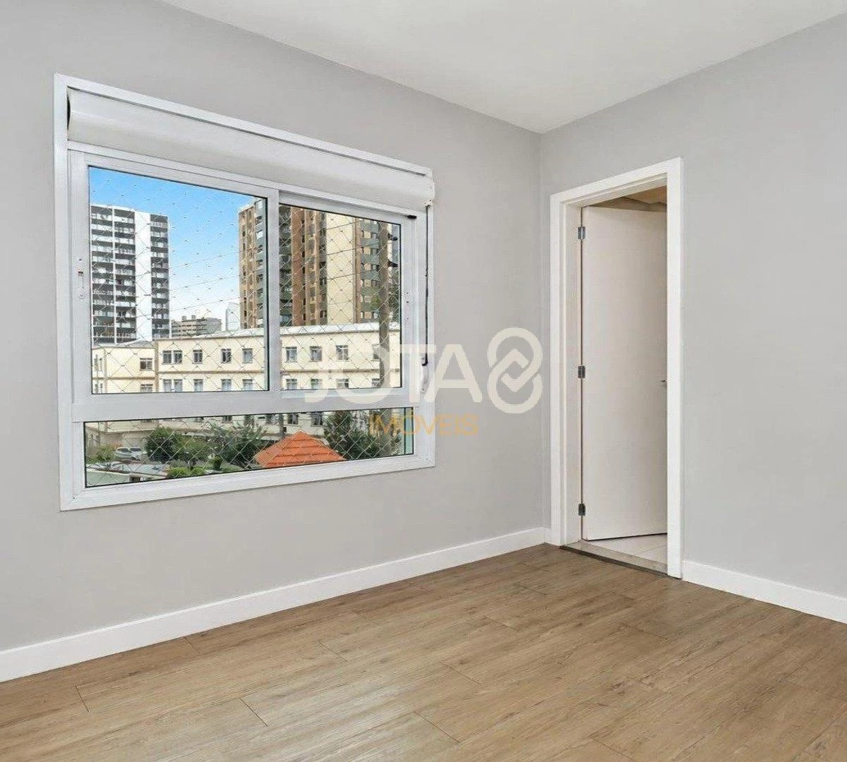 2-bedroom apartment in a building with a gym — photo 20