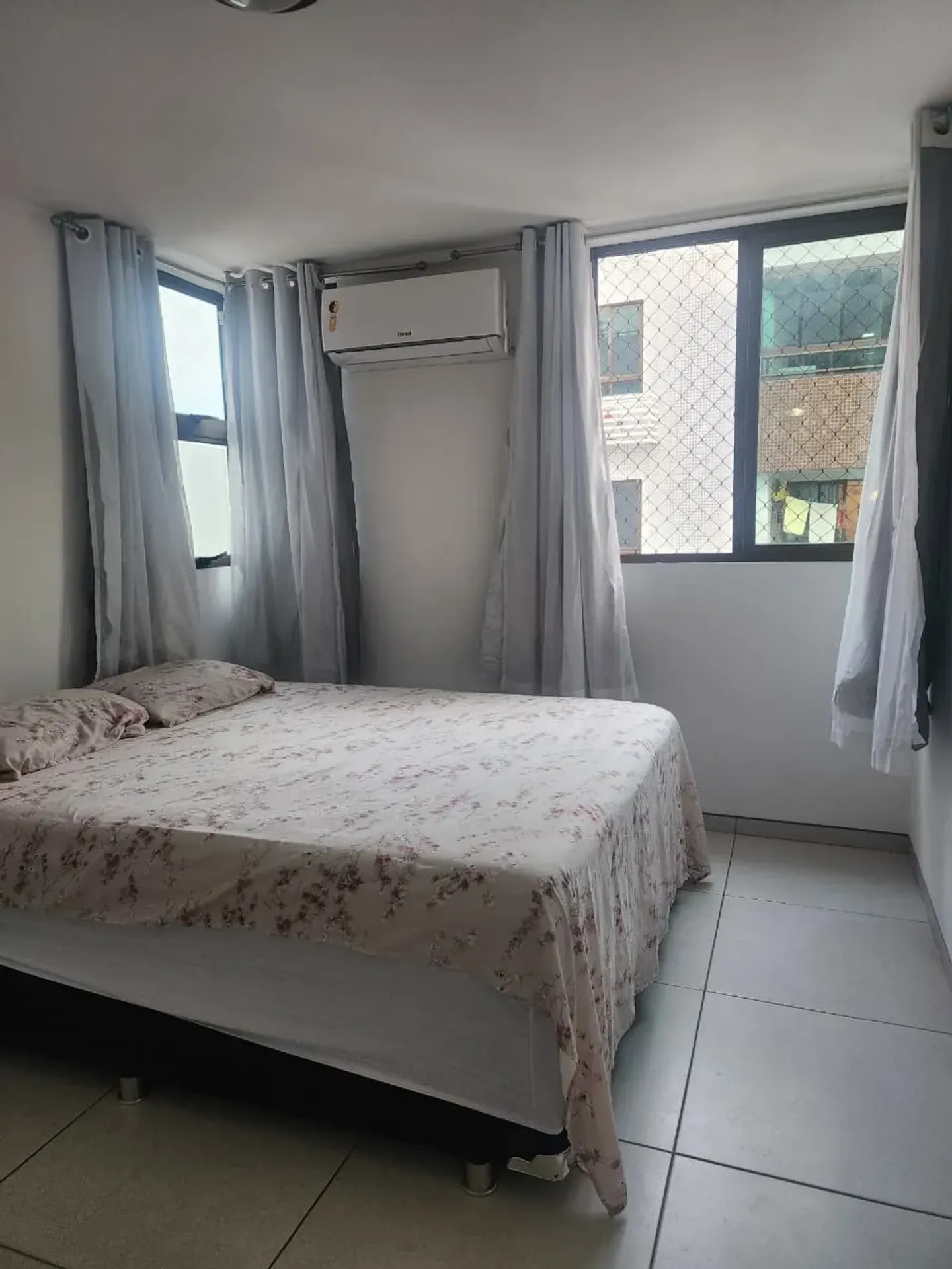 Furnished 2-bedroom apartment with city view — photo 9